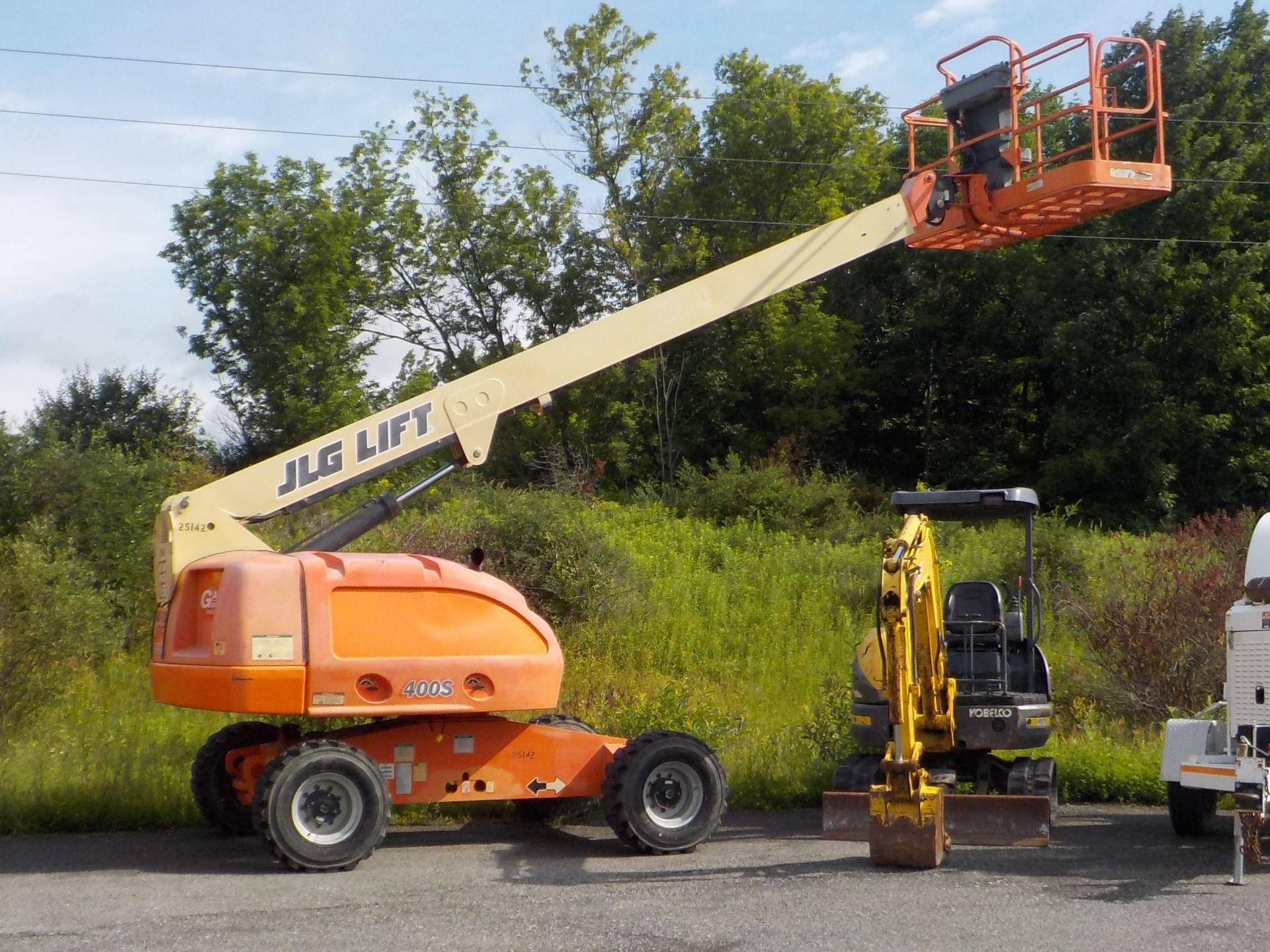 JLG 400SM 40' AERIAL LIFT, DIESEL, 4X4