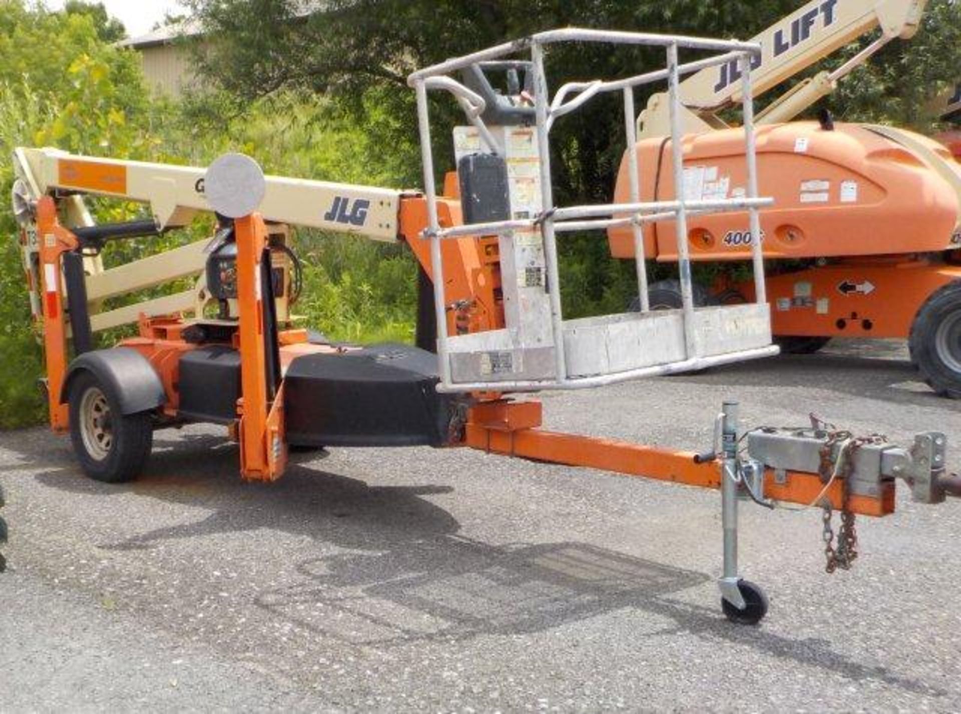 2006 JLG T350, 35' TOW BEHIND AERIAL LIFT