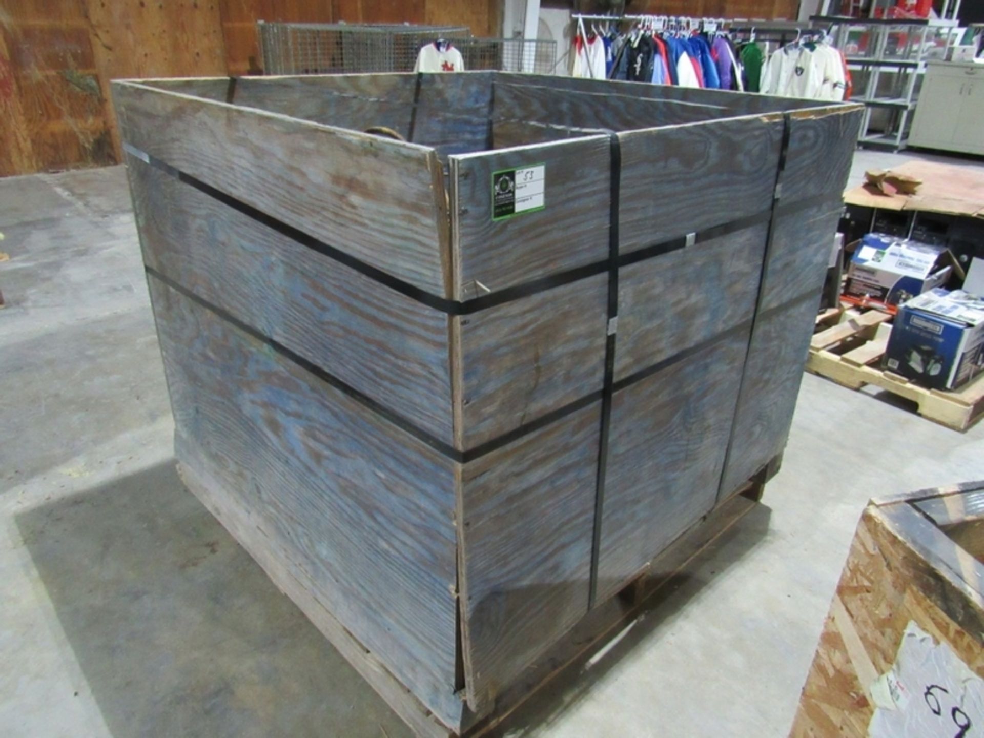Crate of Temporary Construction Lights- ***Located in Chattanooga, TN*** Crate - 4' x 4' x 44" ( - Image 2 of 6