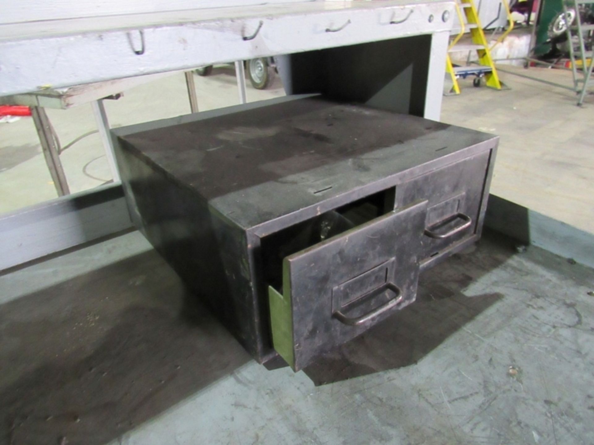 Work Bench- ***Located in Chattanooga TN*** MFR - Unknown 4" Record Table Vise 6' x 2'4" 3' Tall - Image 8 of 10