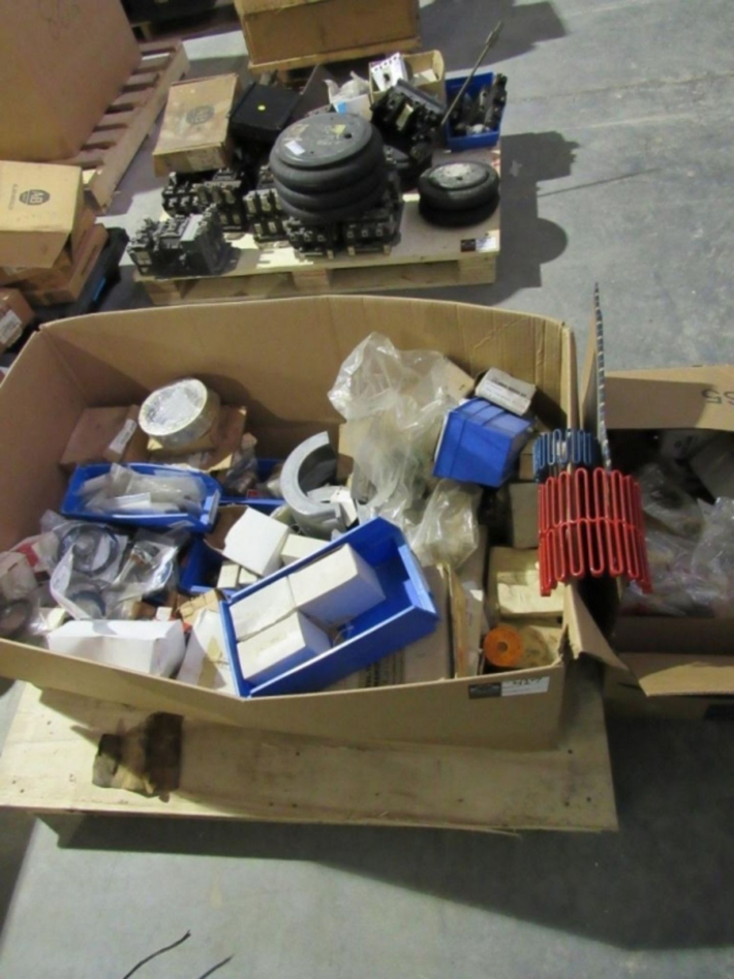 Valve Seal Kits, Breakers and Breaker Parts- ***Located in Sevierville TN*** (8) Breakers MFR - ABB,