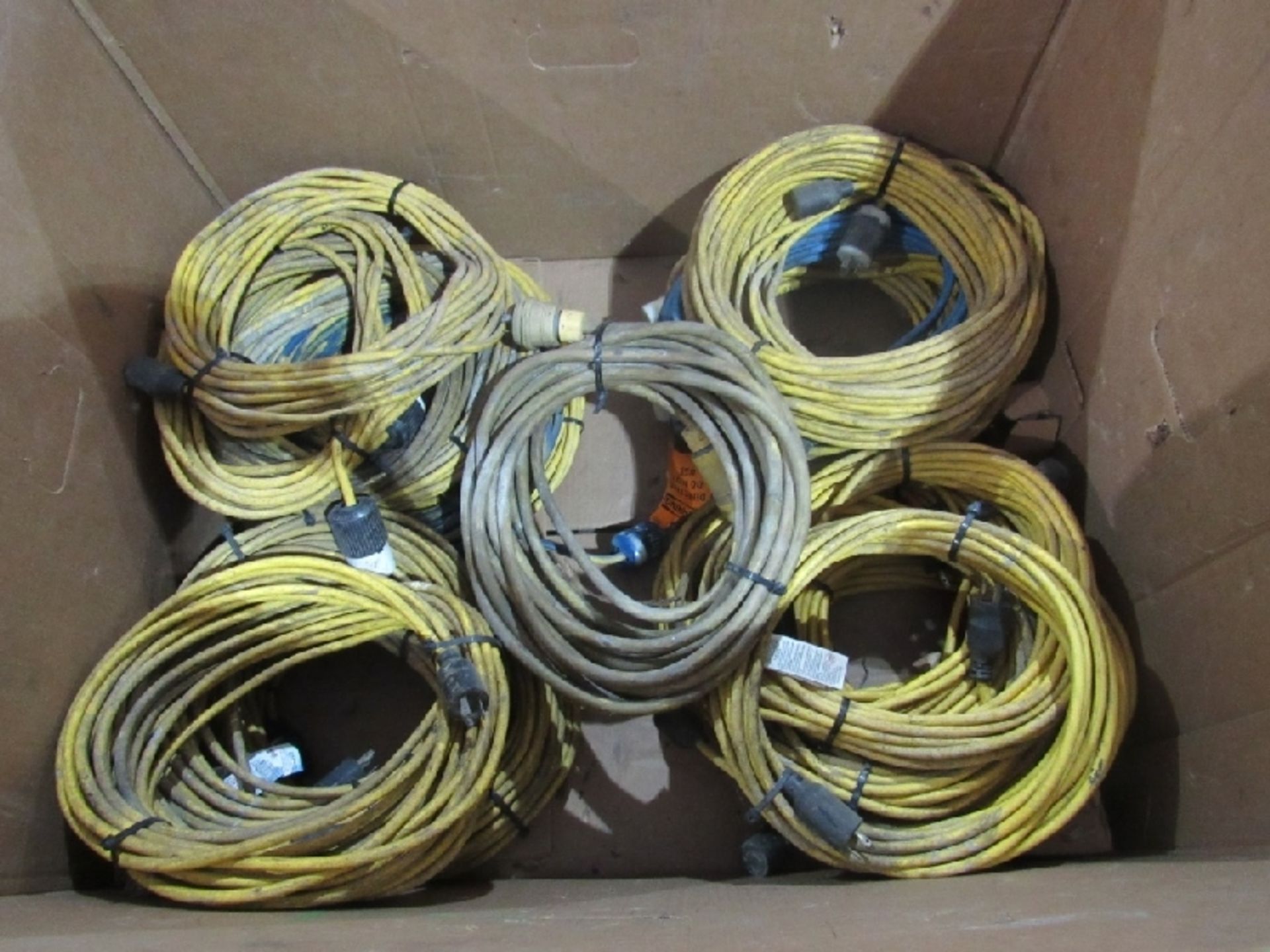 (qty - 25) Twist Lock Extension Cords- ***Located in Chattanooga, TN*** MFR - Unknown 10' to 20'