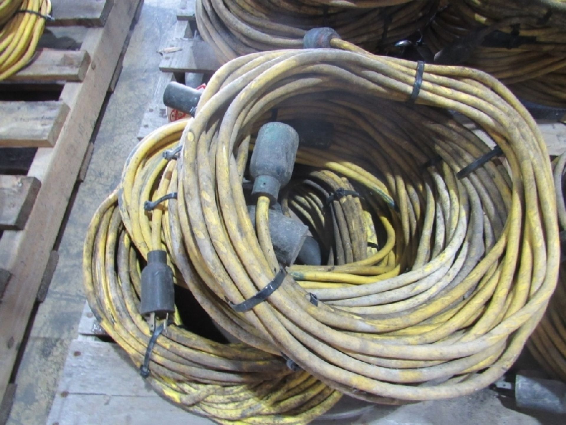 (qty - 50) Twist Lock Extension Cords- ***Located in Chattanooga, TN*** MFR - Unknown 10' to 20' - Bild 7 aus 8