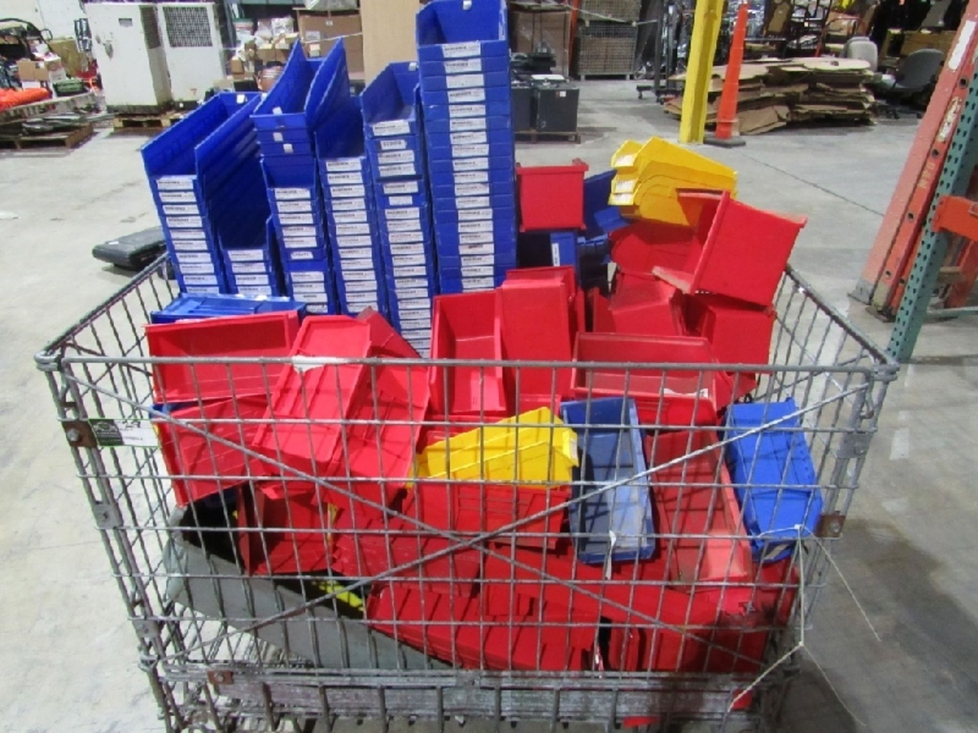 (approx qty - 300) Organizational Bins- ***Located in Chattanooga, TN*** MFR - Unknown Sizes Range - Image 3 of 7