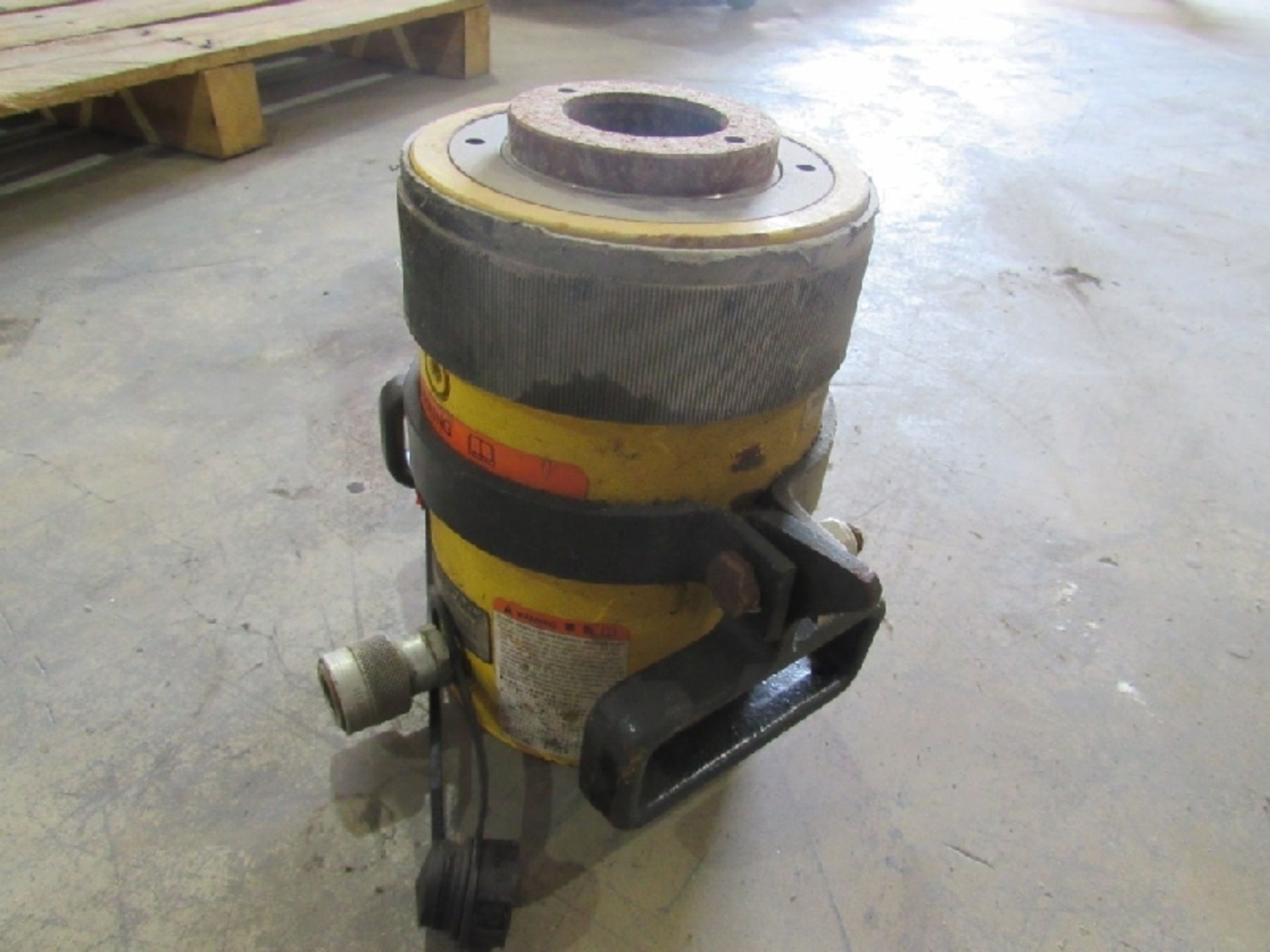 Hydraulic Jack- ***Located in Chattanooga, TN*** MFR - Enerpac Model - RCH603 10,000 PSI 700 BAR ** - Bild 3 aus 7