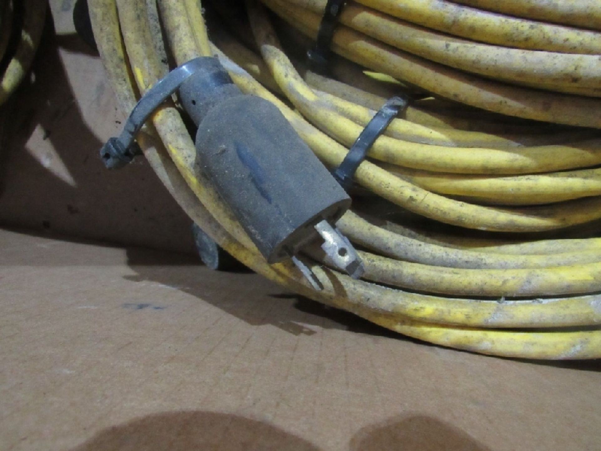 (qty - 25) Twist Lock Extension Cords- ***Located in Chattanooga, TN*** MFR - Unknown 10' to 20' - Image 8 of 8