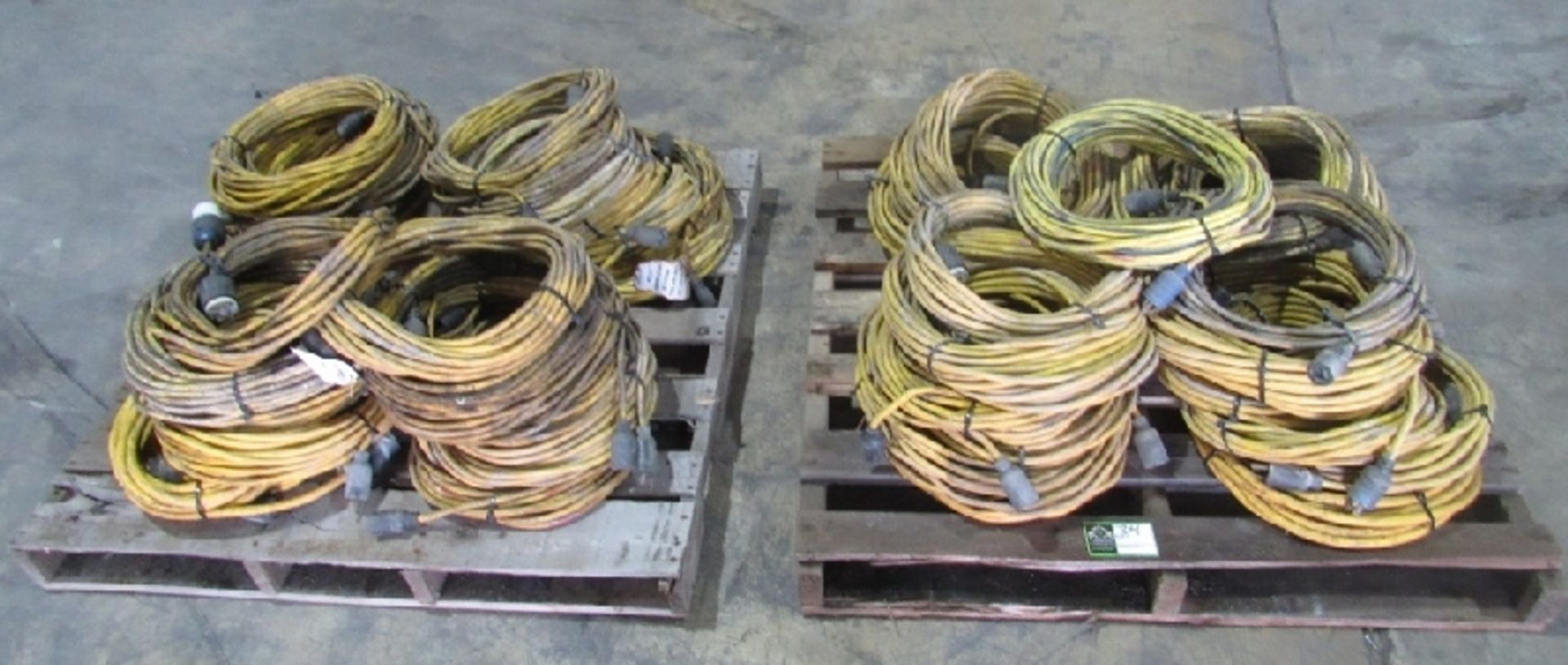 (qty - 50) Twist Lock Extension Cords- ***Located in Chattanooga, TN*** MFR - Unknown 10' to 20'