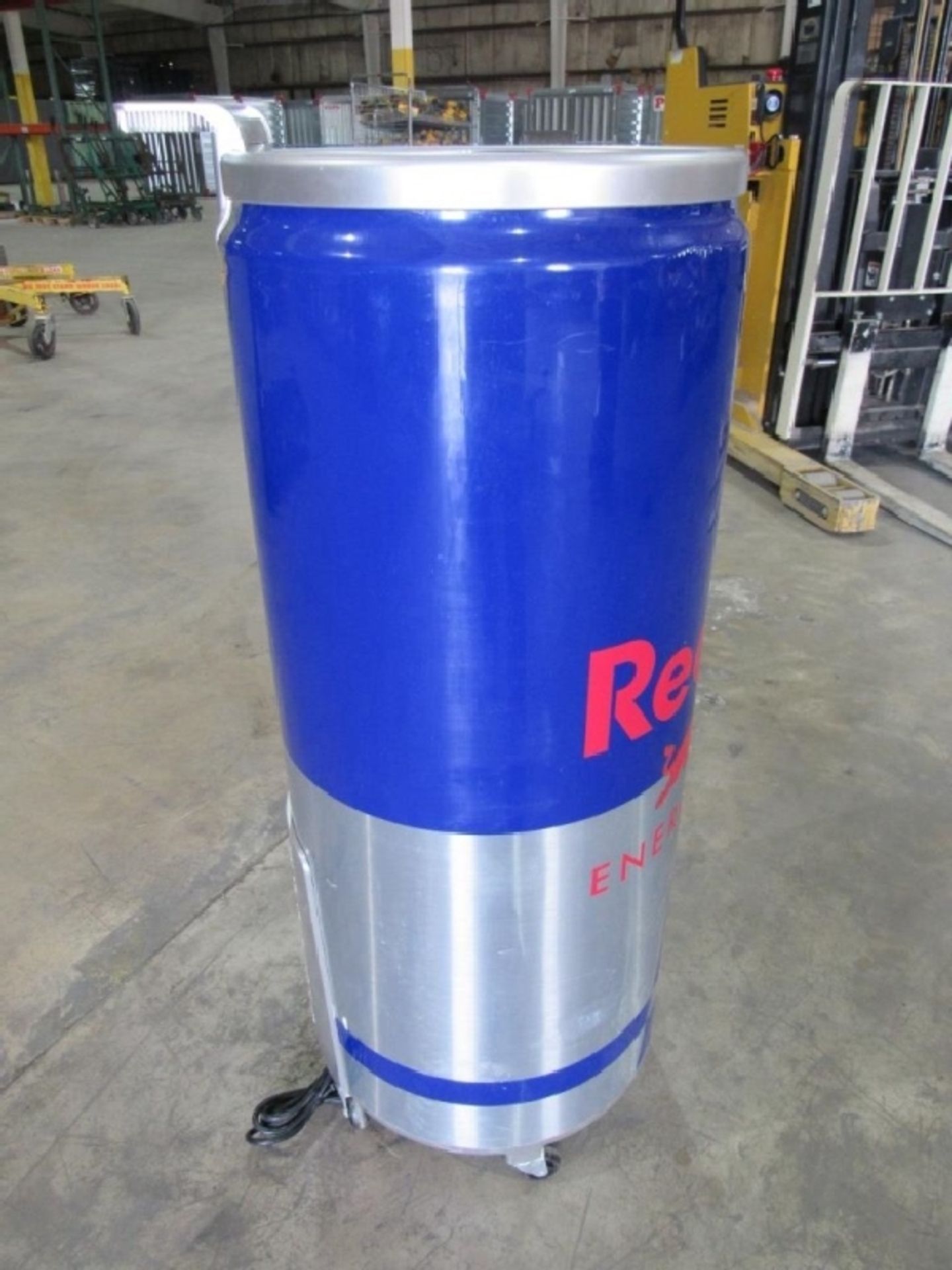 Red Bull Cooler- ***Located in Chattanooga TN*** MFR - Unknown Model - RB-CCV2 ECO 43" Tall 17" in - Bild 2 aus 7
