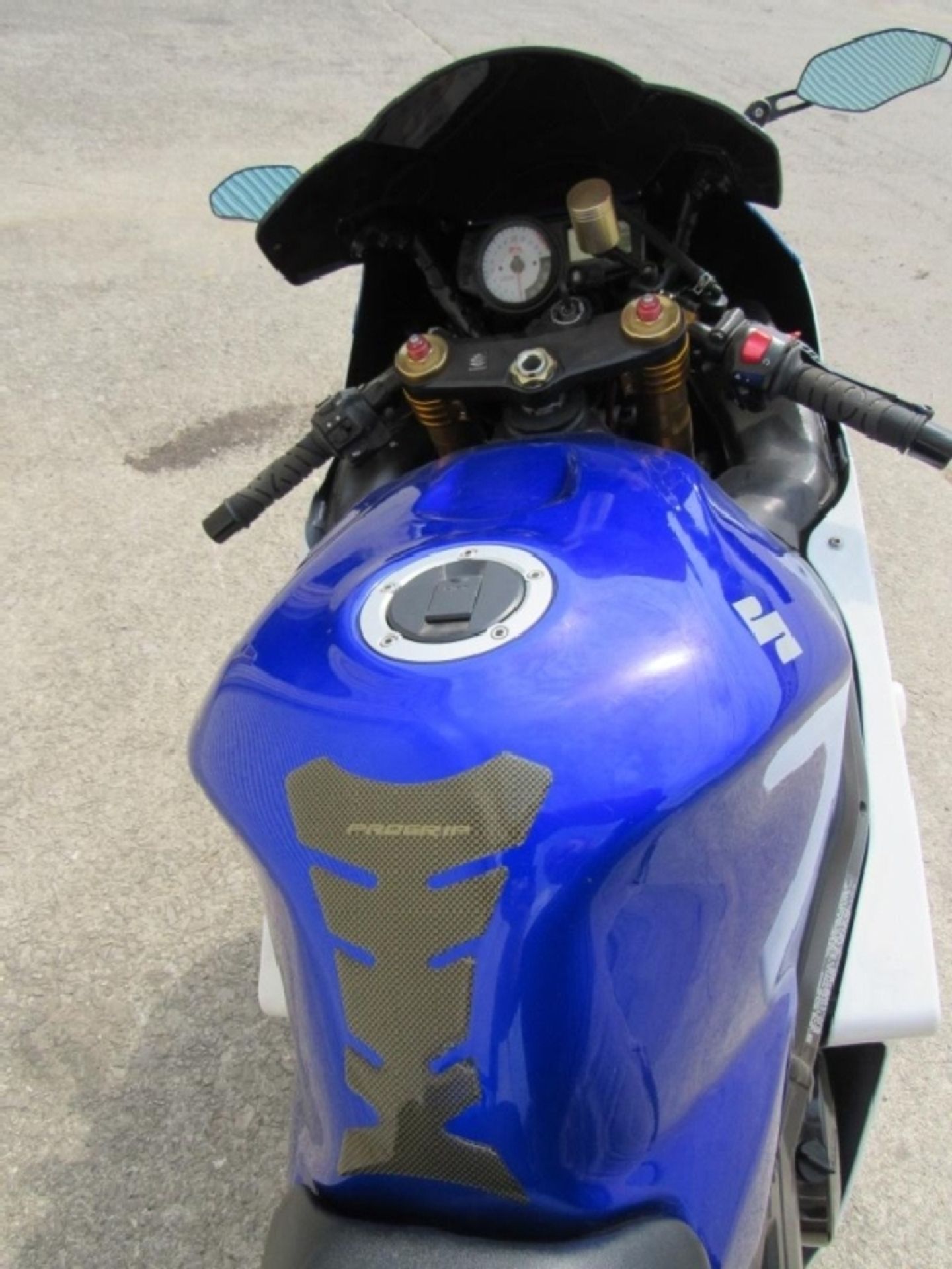 2003 Suzuki GSXR 1000 Location: Chattanooga TN Year: 2003 Make: Suzuki Model: GSXR 1000 VIN: - Image 11 of 25