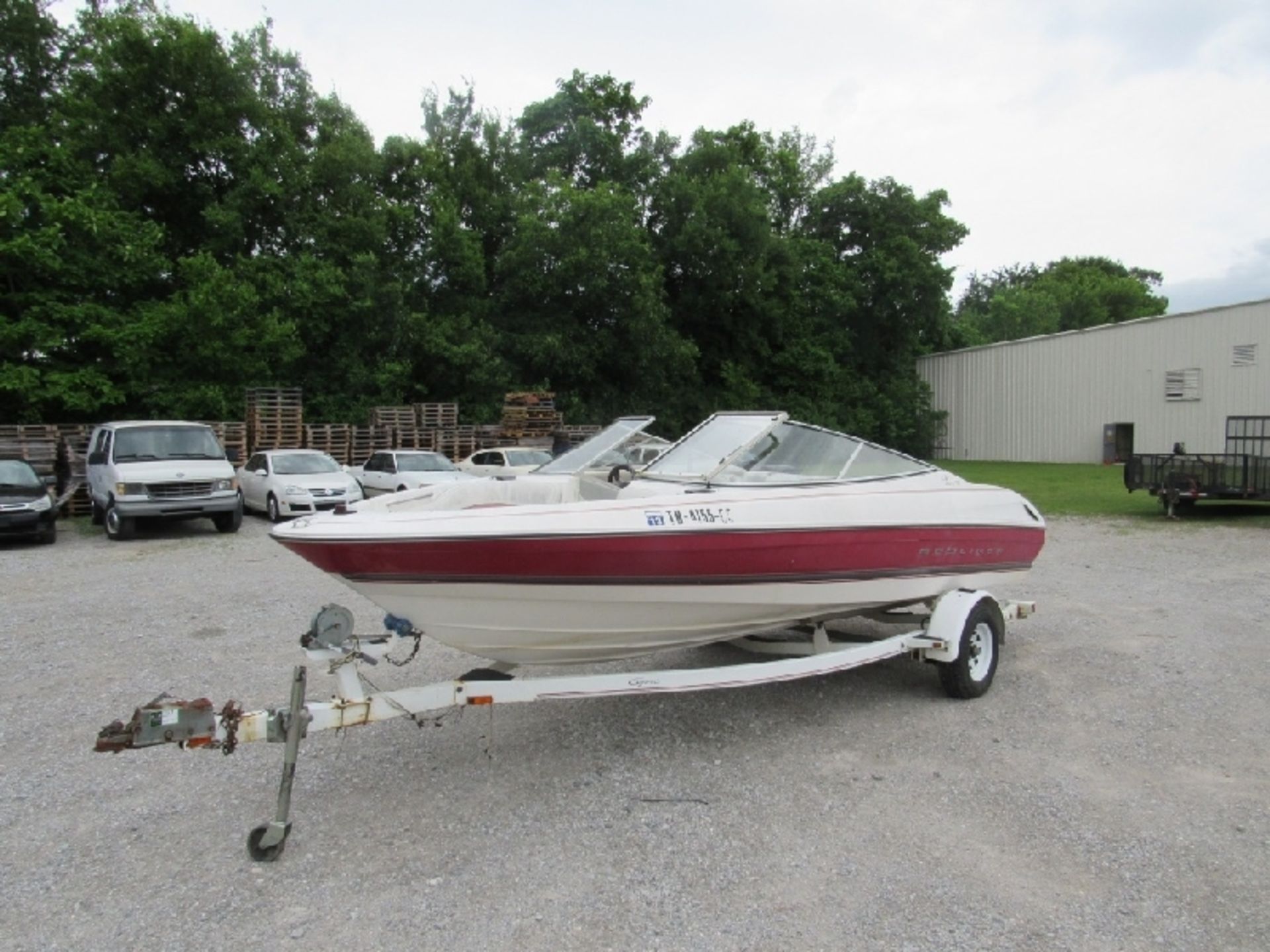 1997 Bayliner Boat- ***Located in Chattanooga, TN*** MFR - Bayliner Model - 2050 CZ 8 Person/ 1050