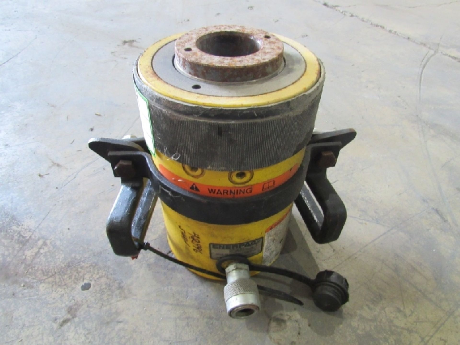 Hydraulic Jack- ***Located in Chattanooga, TN*** MFR - Enerpac Model - RCH603 10,000 PSI 700 BAR **