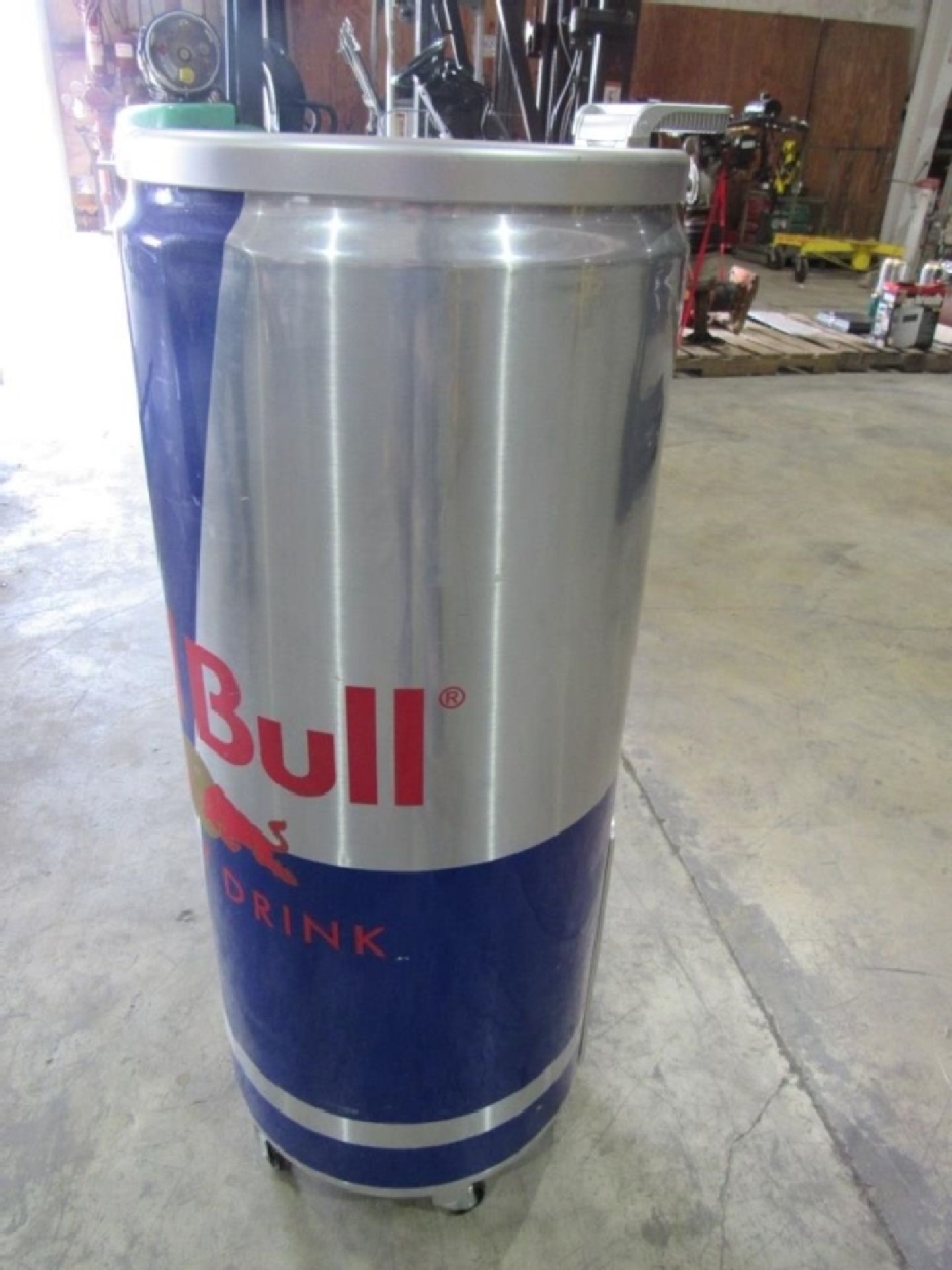 Red Bull Cooler- ***Located in Chattanooga TN*** MFR - Unknown Model - RB-CCV2 ECO 43" Tall 17" in - Bild 3 aus 7