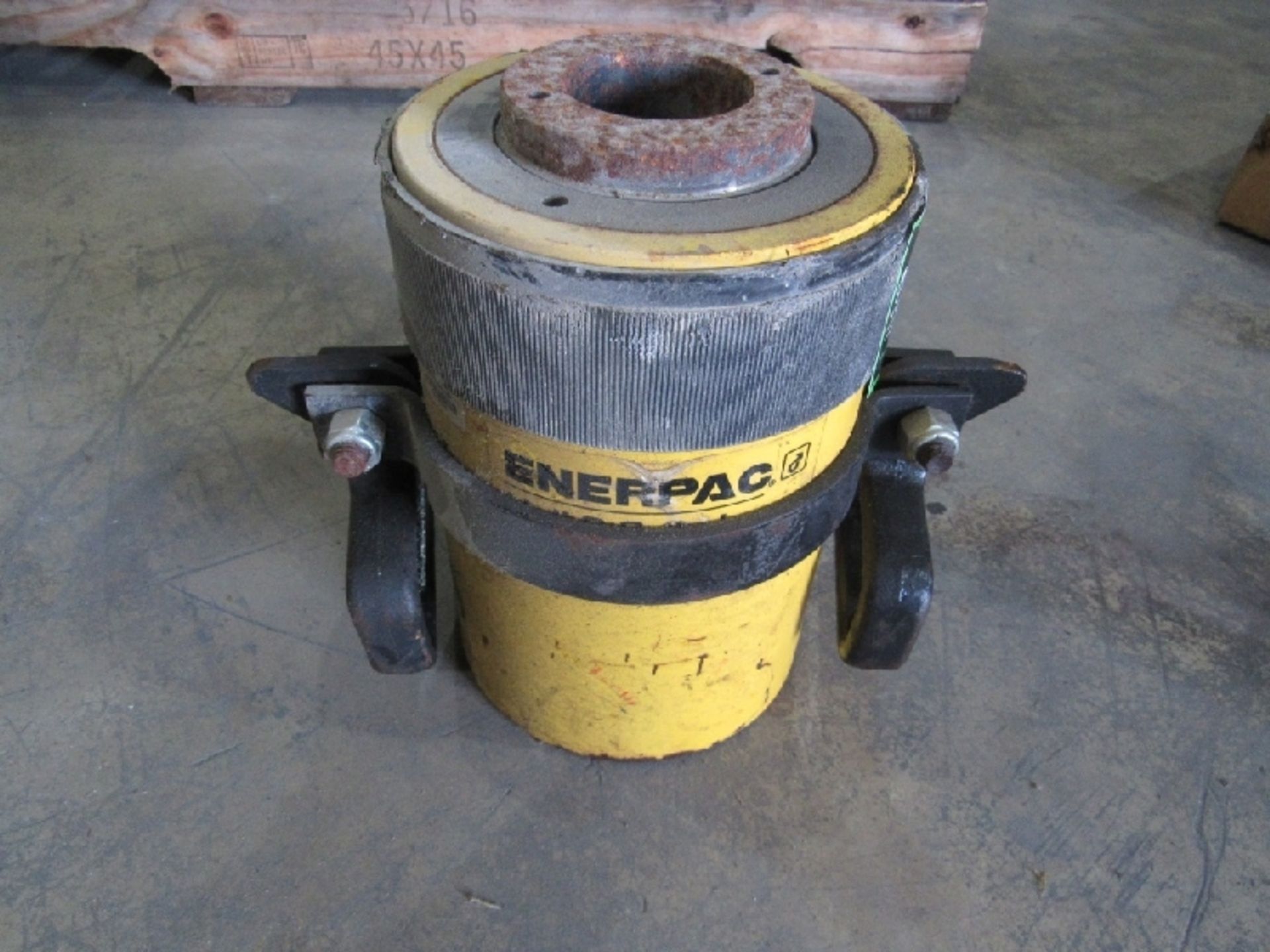 Hydraulic Jack- ***Located in Chattanooga, TN*** MFR - Enerpac Model - RCH603 10,000 PSI 700 BAR ** - Image 4 of 7