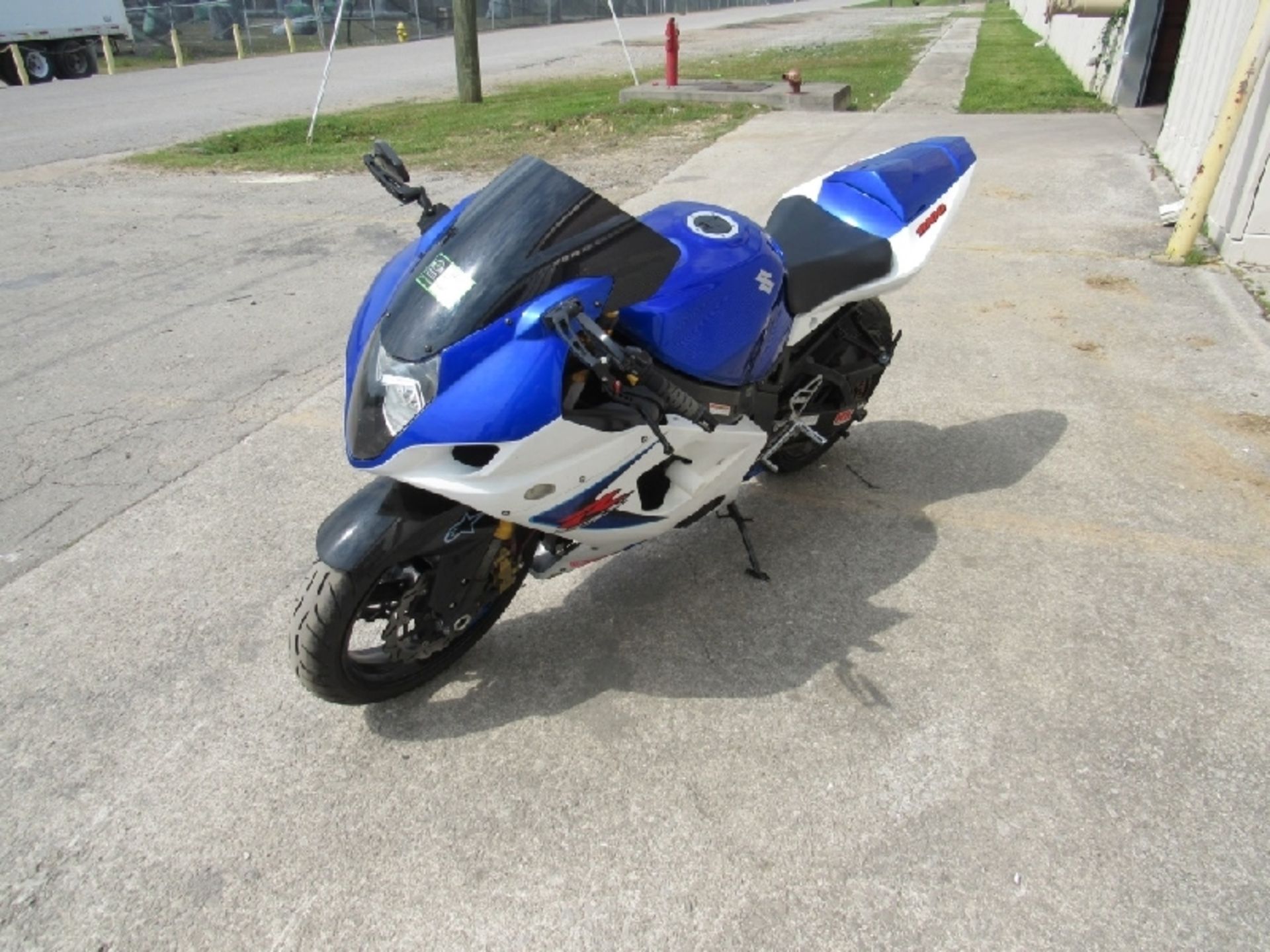 2003 Suzuki GSXR 1000 Location: Chattanooga TN Year: 2003 Make: Suzuki Model: GSXR 1000 VIN: - Image 3 of 25