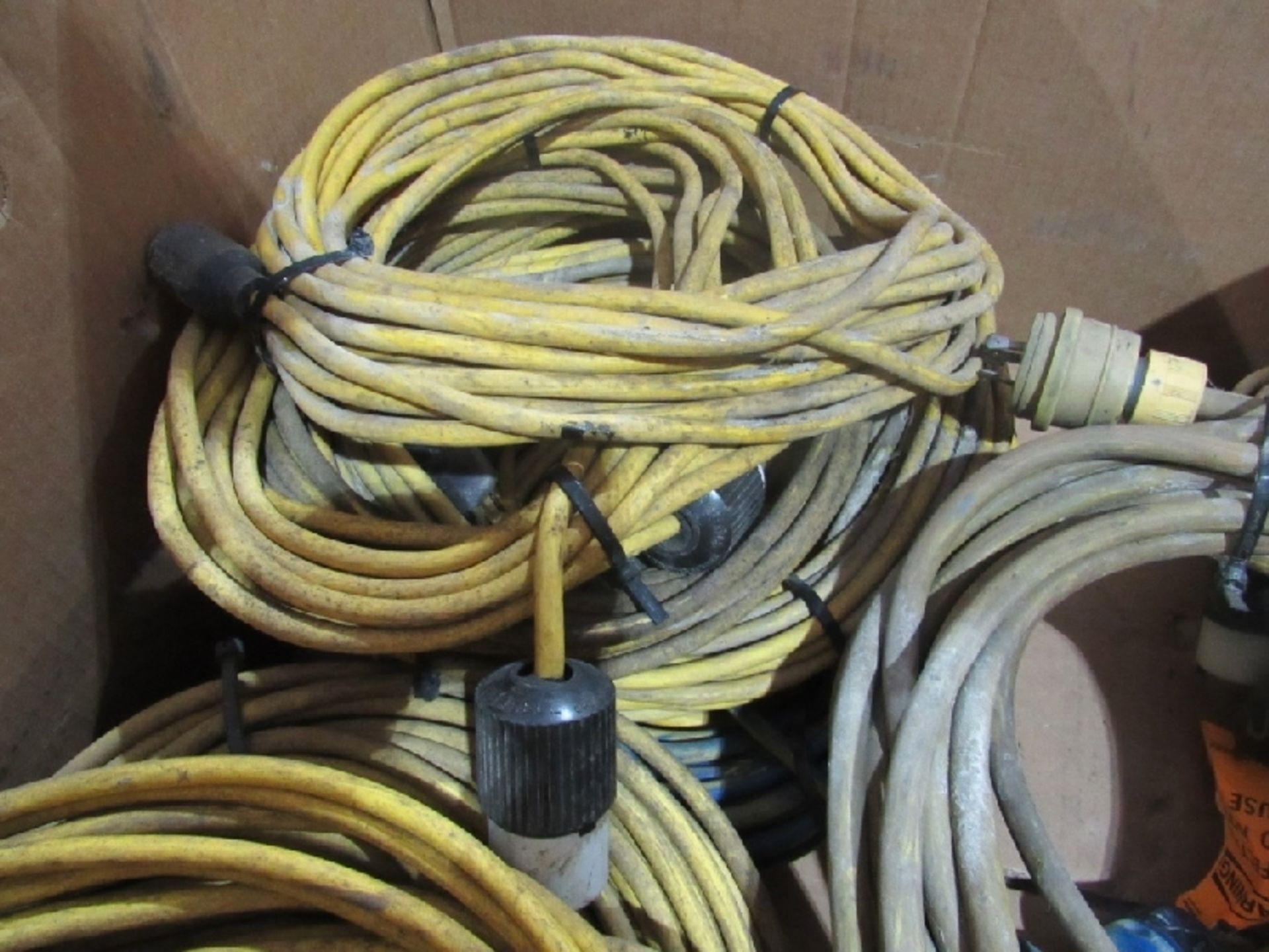 (qty - 25) Twist Lock Extension Cords- ***Located in Chattanooga, TN*** MFR - Unknown 10' to 20' - Image 4 of 8