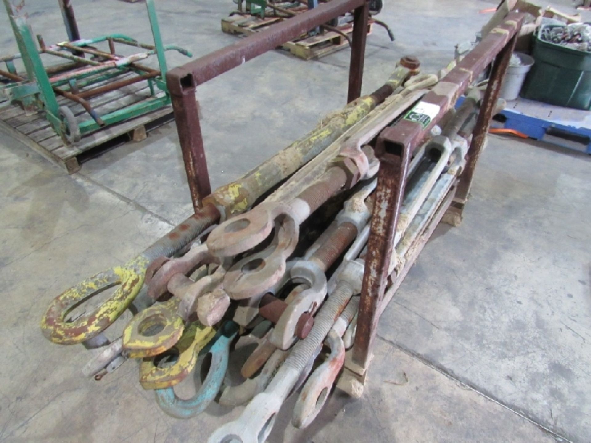 (approx qty - 20) Turnbuckles and Rack- ***Located in Chattanooga, TN*** MFR - Unknown Sizes Range - Bild 2 aus 8