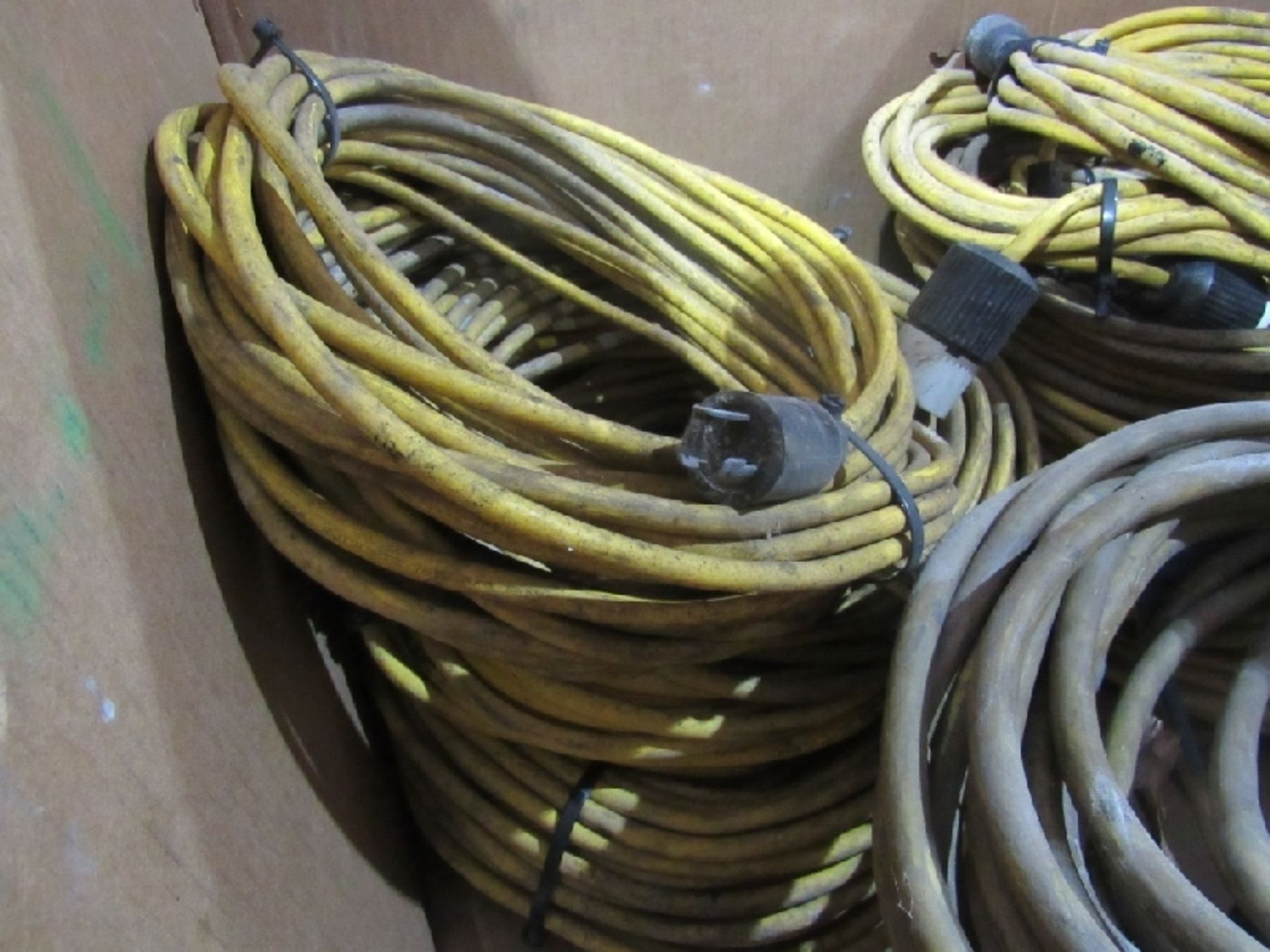 (qty - 25) Twist Lock Extension Cords- ***Located in Chattanooga, TN*** MFR - Unknown 10' to 20' - Image 6 of 8