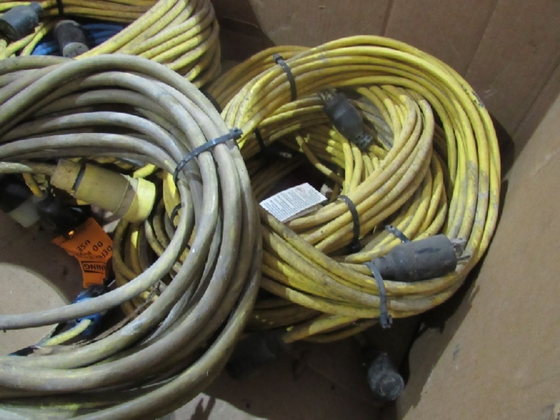 (qty - 25) Twist Lock Extension Cords- ***Located in Chattanooga, TN*** MFR - Unknown 10' to 20' - Image 5 of 8