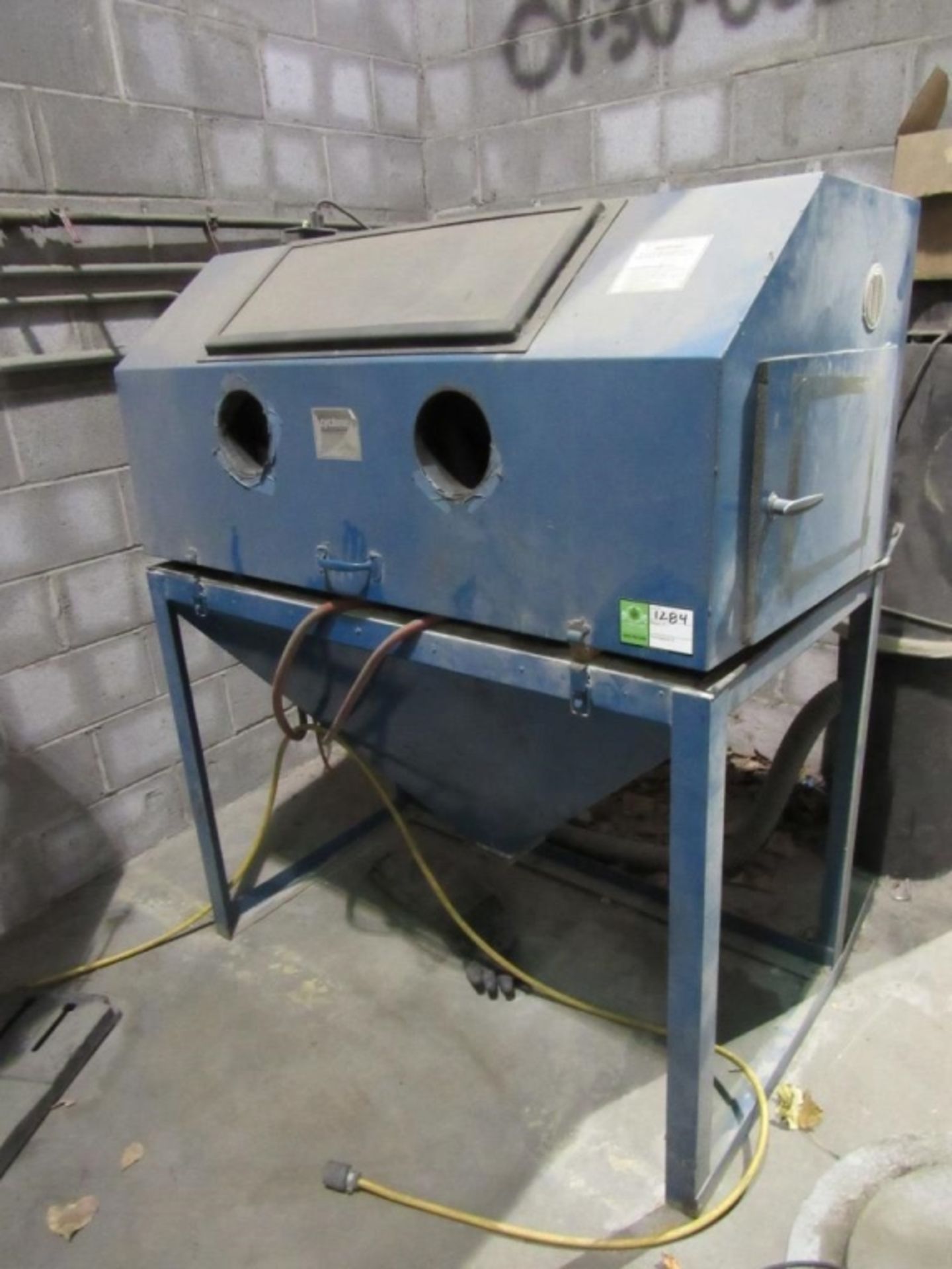 Cyclone Sand Blast Cabinet-