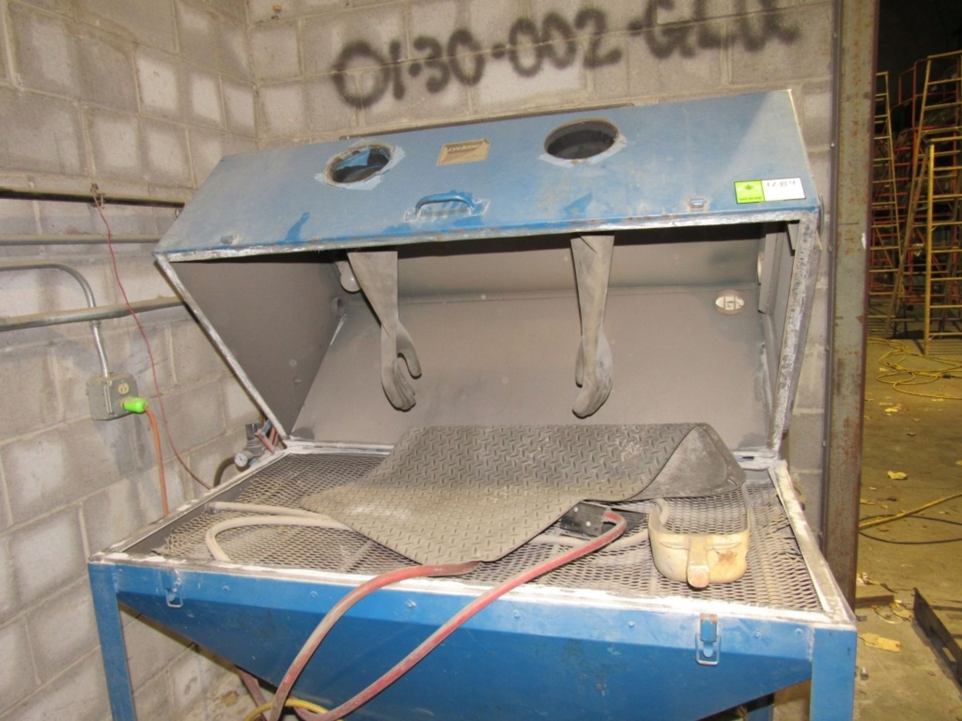 Cyclone Sand Blast Cabinet- - Image 3 of 7