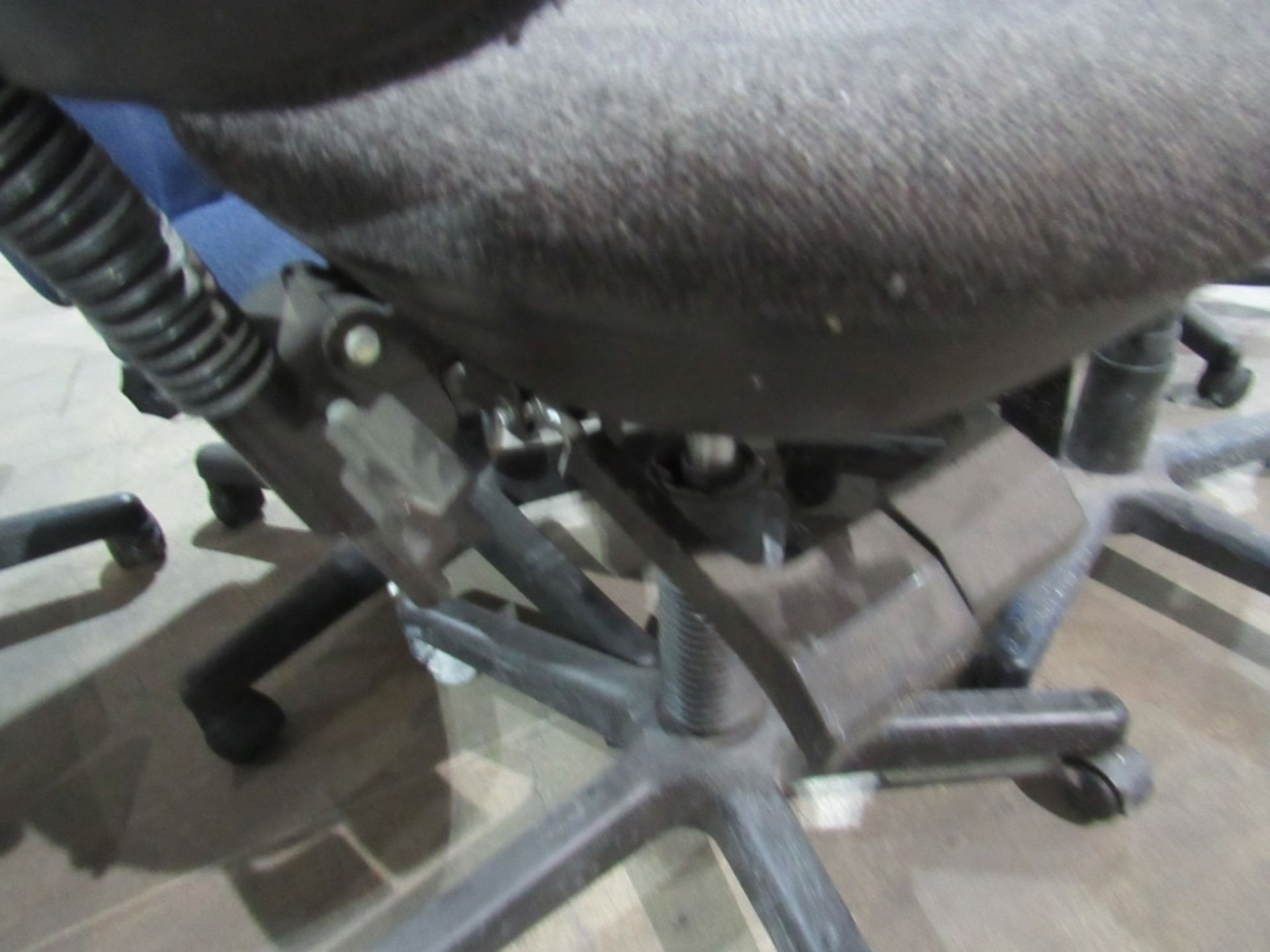 (7) Rolling Office Chairs- - Image 4 of 4