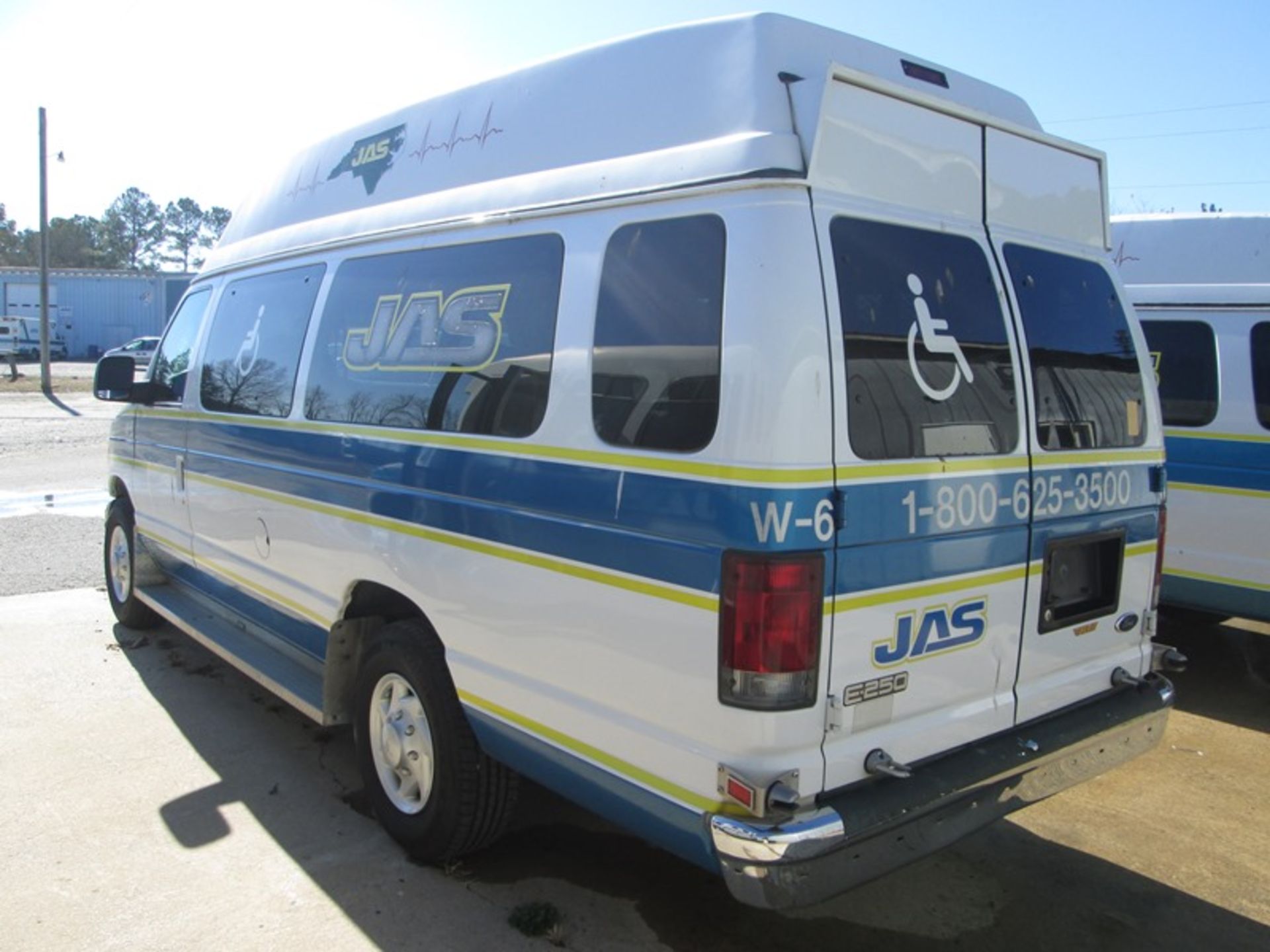 2003 FORD E250 GAS WHEEL CHAIR AEV VIN #1FTNS24263HA62905 391,959 MILES UNIT #W-6 AEV VIN # - Image 3 of 5