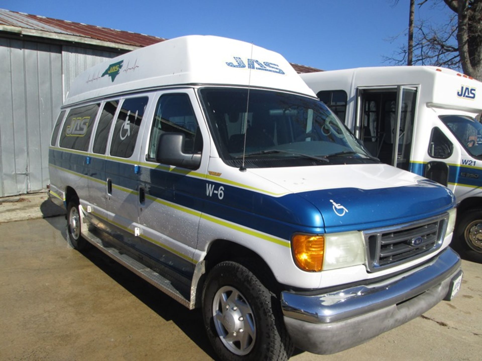 2003 FORD E250 GAS WHEEL CHAIR AEV VIN #1FTNS24263HA62905 391,959 MILES UNIT #W-6 AEV VIN # - Image 2 of 5