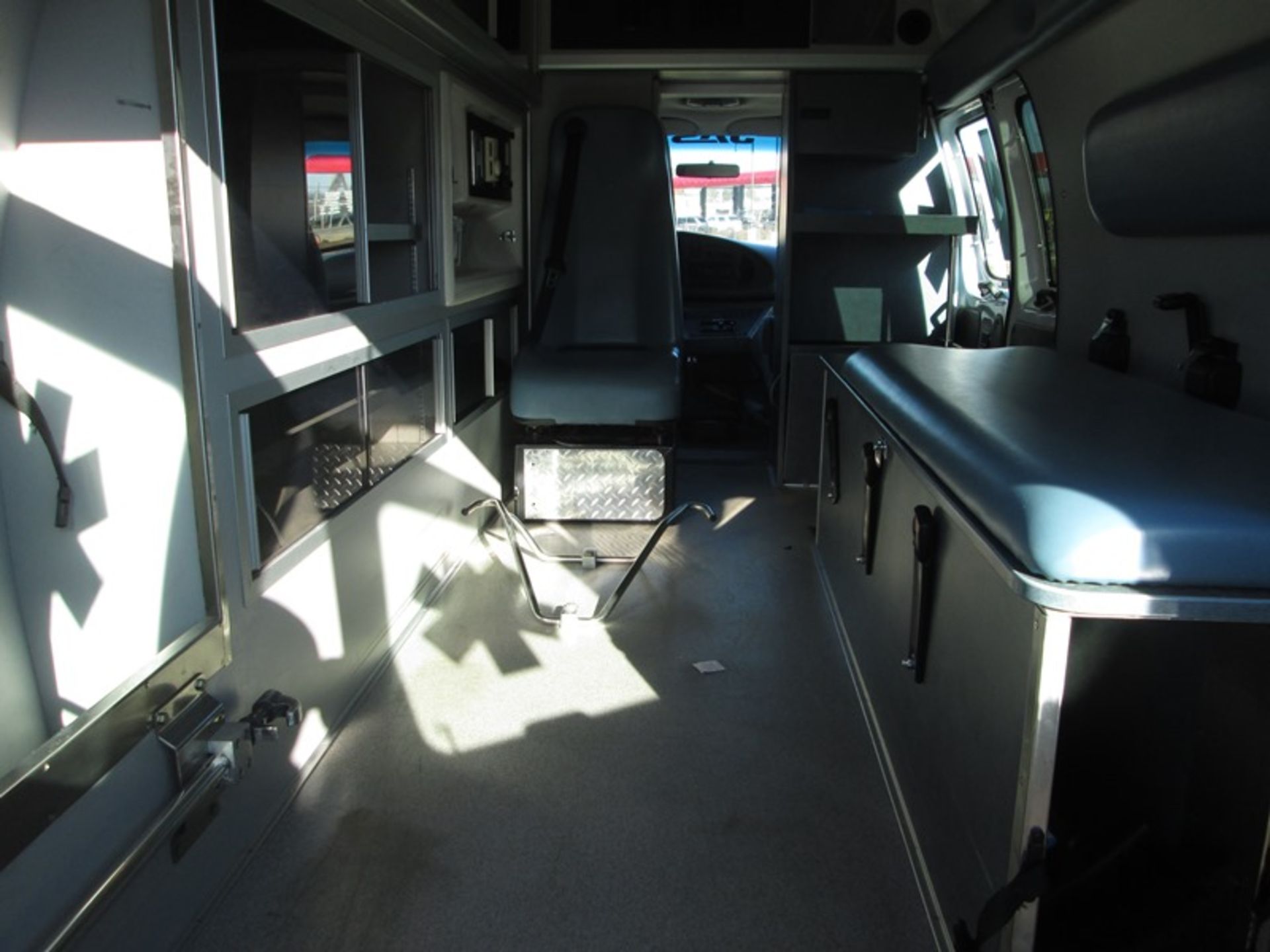 2006 FORD E350 DSL WHEEL COACH VIN #1FDSS34P16DA32478 214,888 MILES UNIT #103 WHEEL COACH VIN # - Image 6 of 6