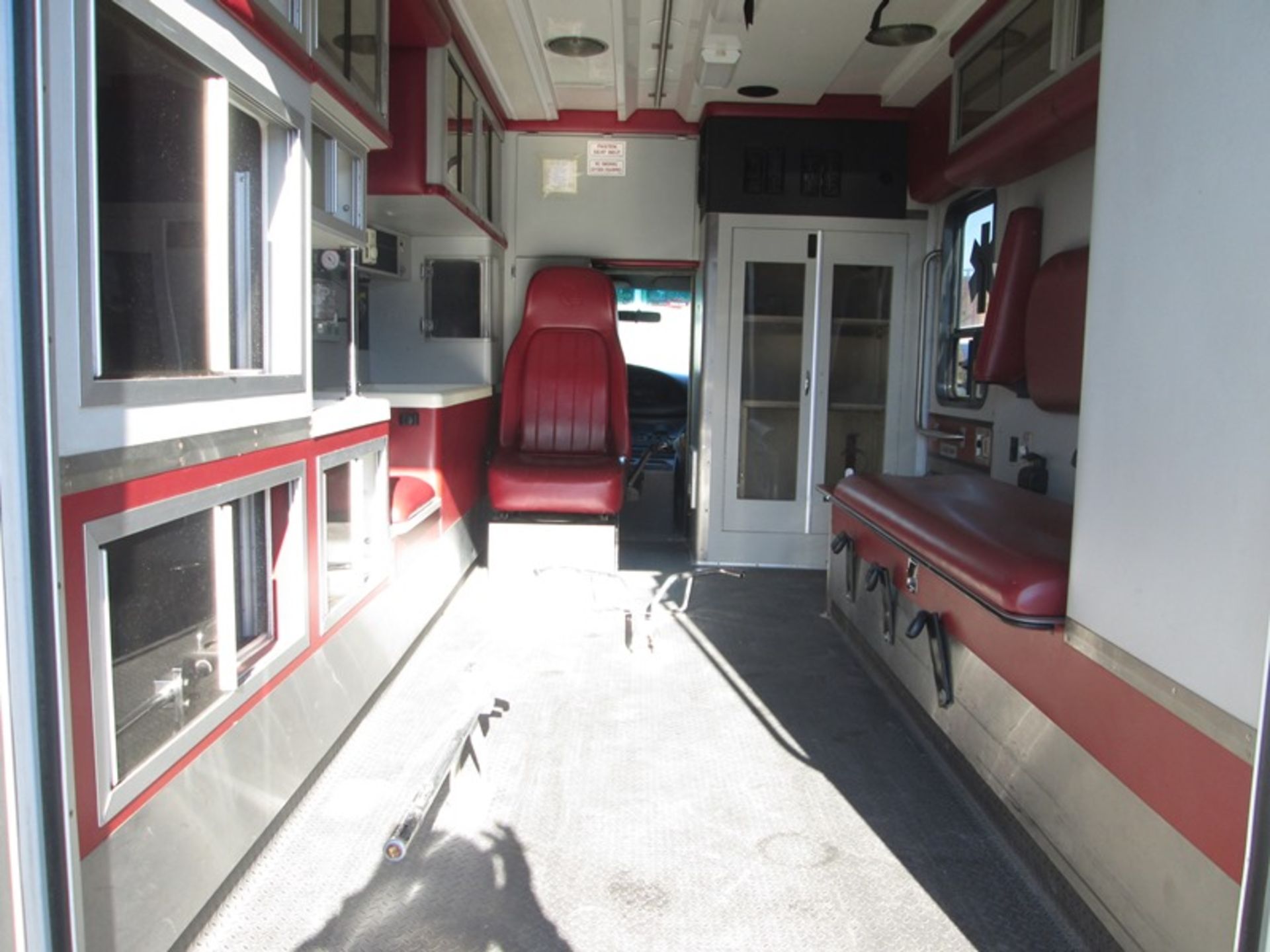 2002 FORD E BOX SERIES WHEEL COACH VIN #1FDXE45F32HA36088 299,596 MILES UNIT #155 WHEEL COACH VIN # - Image 6 of 6