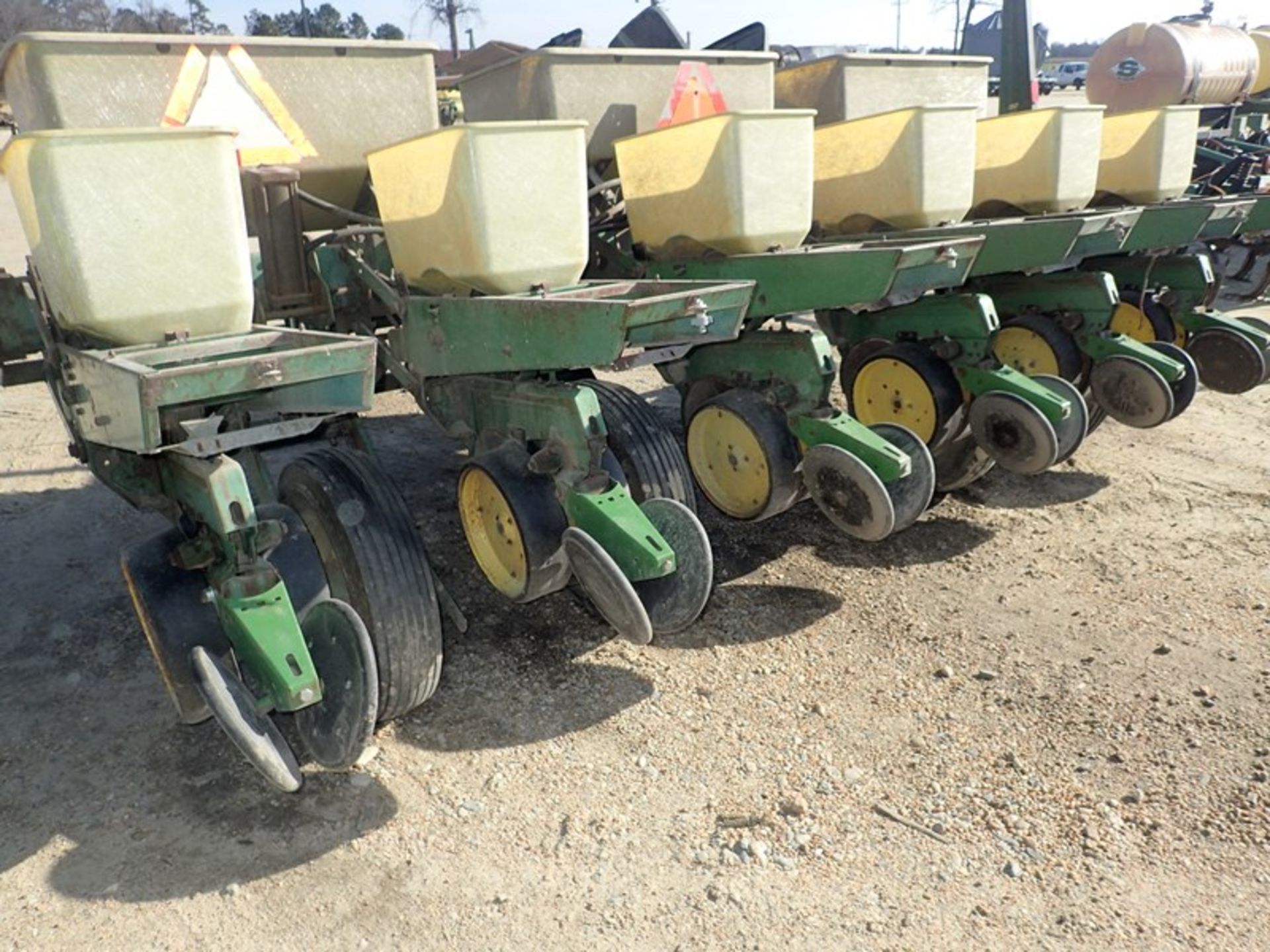 JD 7000 planter 6 row 30 inch - Image 2 of 2