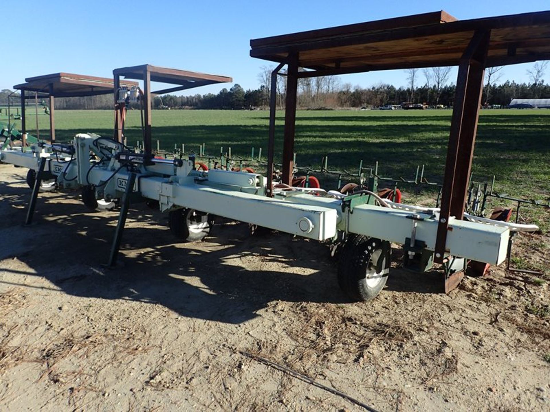 2014 KMC 8 row stack fold bar & 1650 transplanter Holland 1650 clip transplanter units. serial# - Image 4 of 4