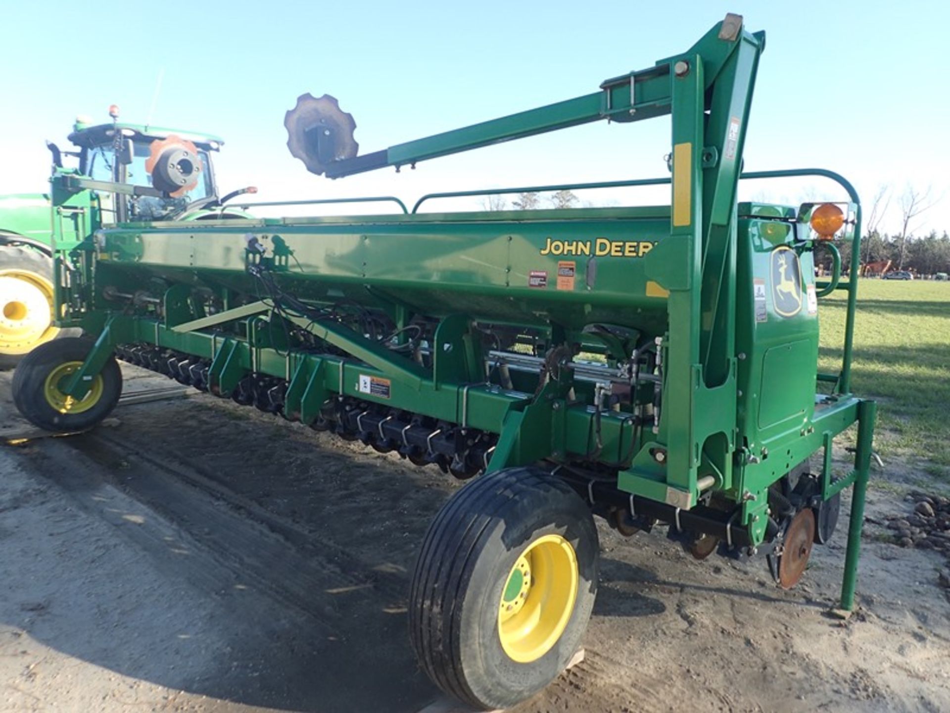 JD 1520 20' seed drill Ser# A01520X735106 Hyd row markers Hyd row markers