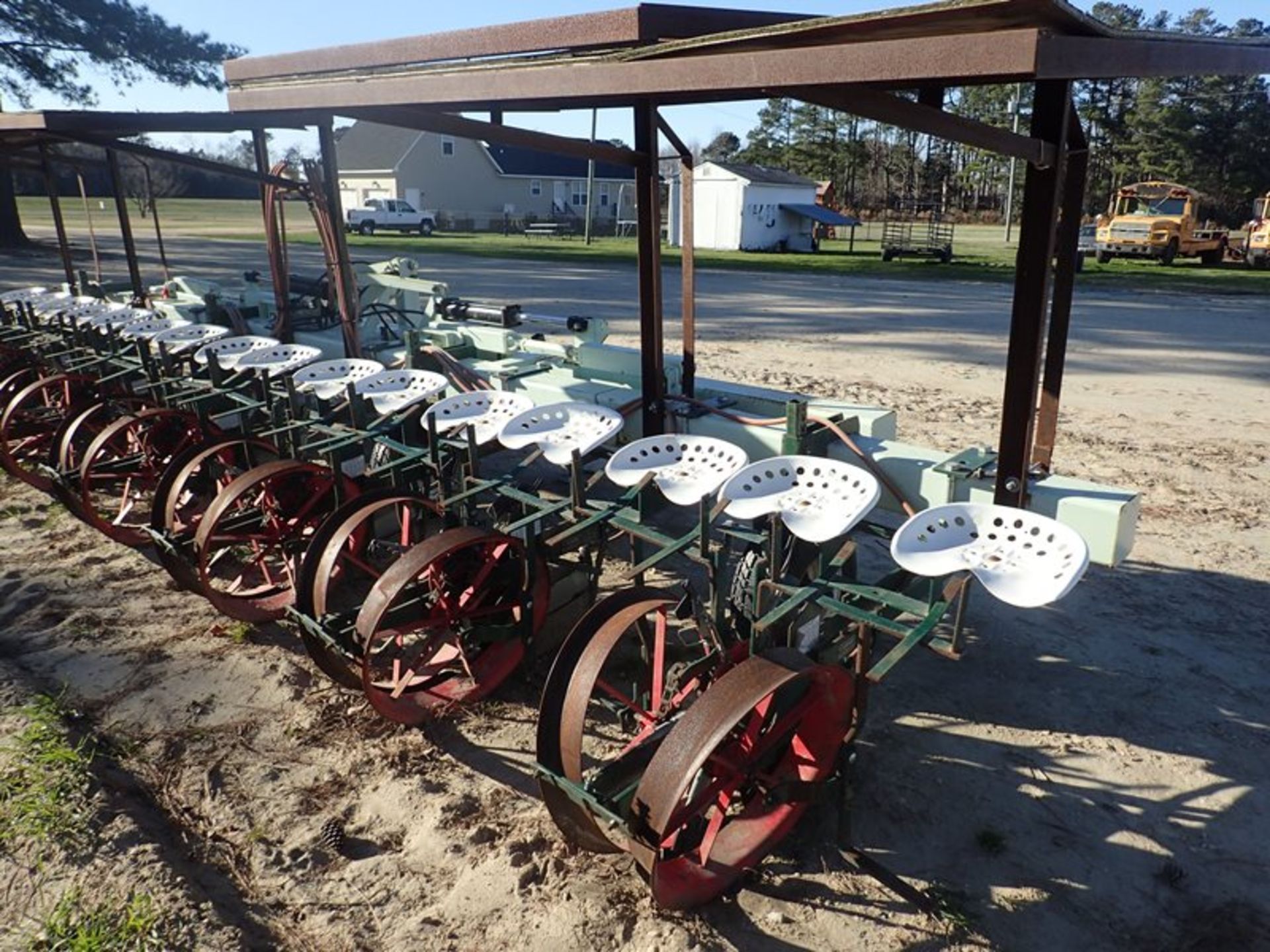 2014 KMC 8 row stack fold bar & 1650 transplanter Holland 1650 clip transplanter units. serial# - Image 2 of 4