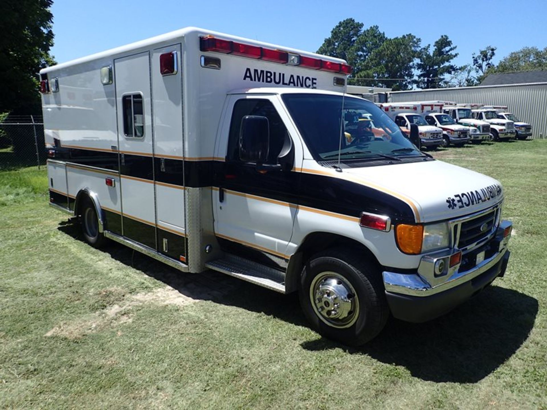 2005 Ford E450 Type III Amb 6.0 dsl Horton body vin #1FDXE45P65HA93754 139,569 miles - Image 2 of 6