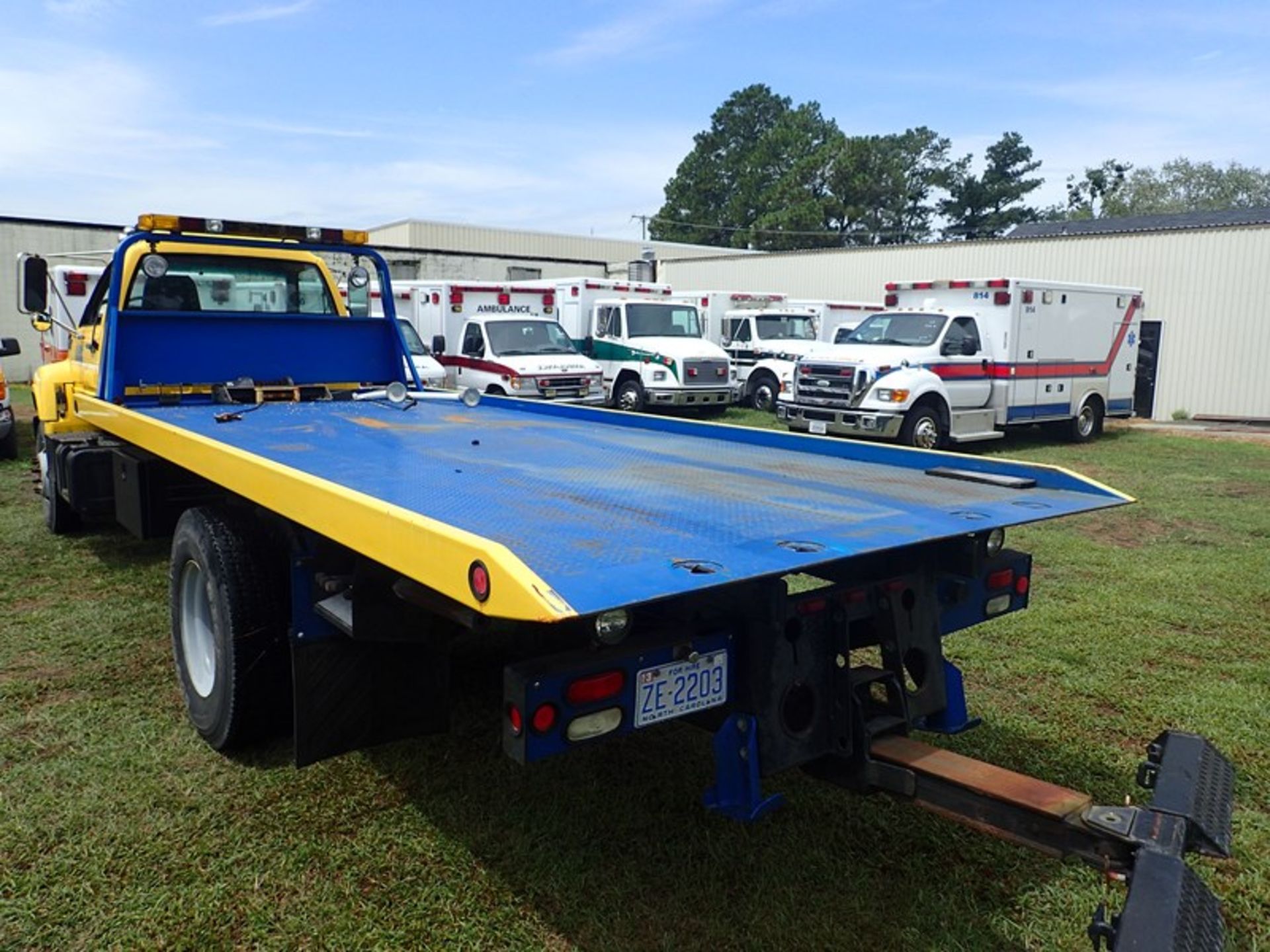 1997 C7500 rollback gas vin #1GBM7H1M1VJ115452 319,676 miles - Image 4 of 5