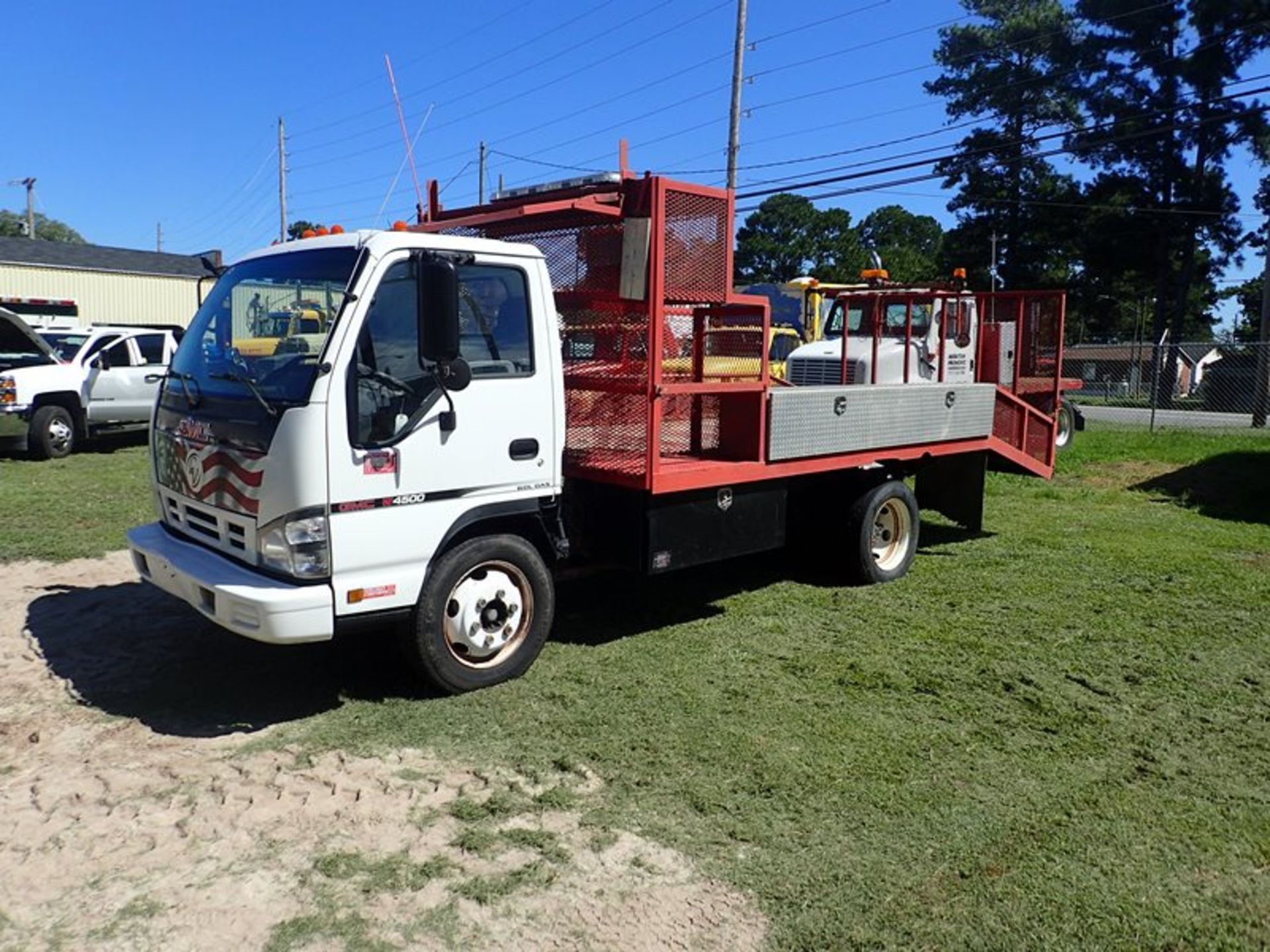 2007 GMC W500 flatbed gas vin #4KDC4B1U67J80239070,685 mileage