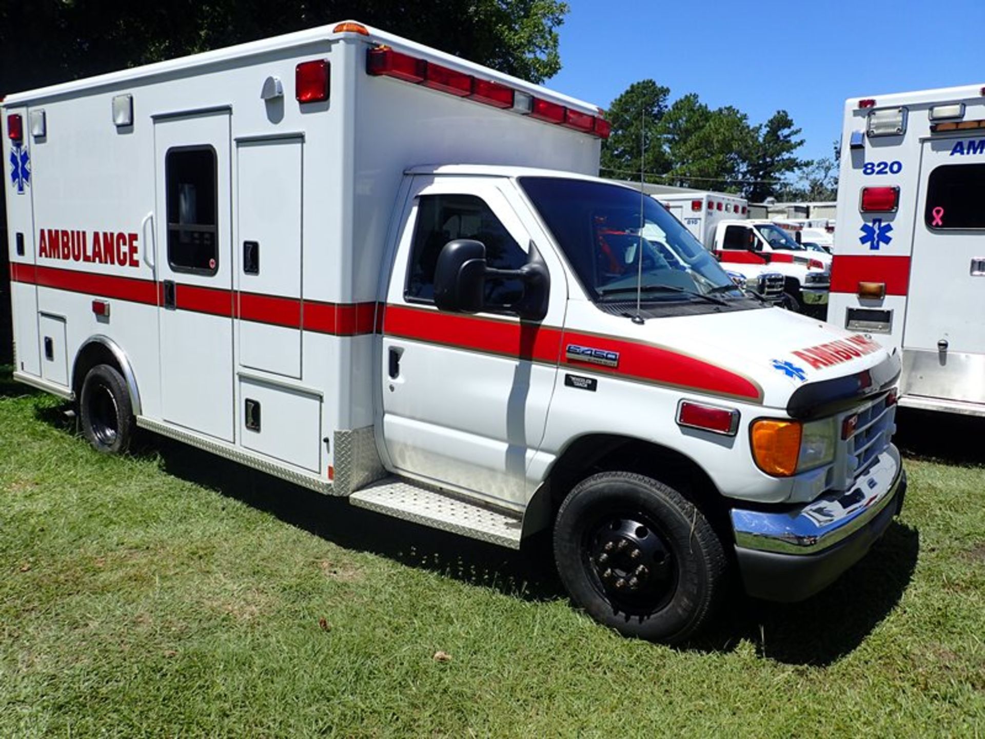 2006 Ford E450 Type II Amb 6.0 dsl Wheeled Coach body vin #1FDXE45P86DA40725 51,319 miles - Image 2 of 6