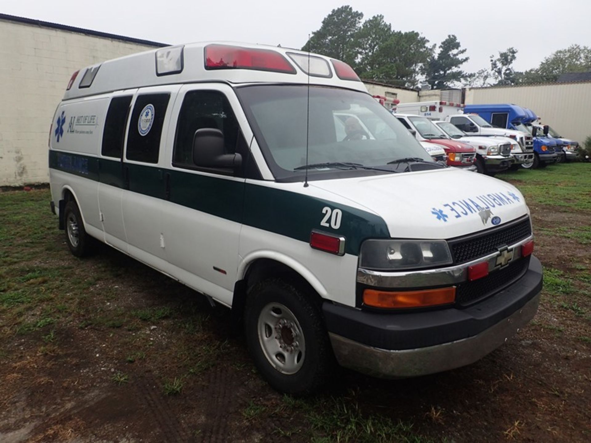 2008 Chevy Ambulance vin #1GCHG396881107248 - Image 2 of 6