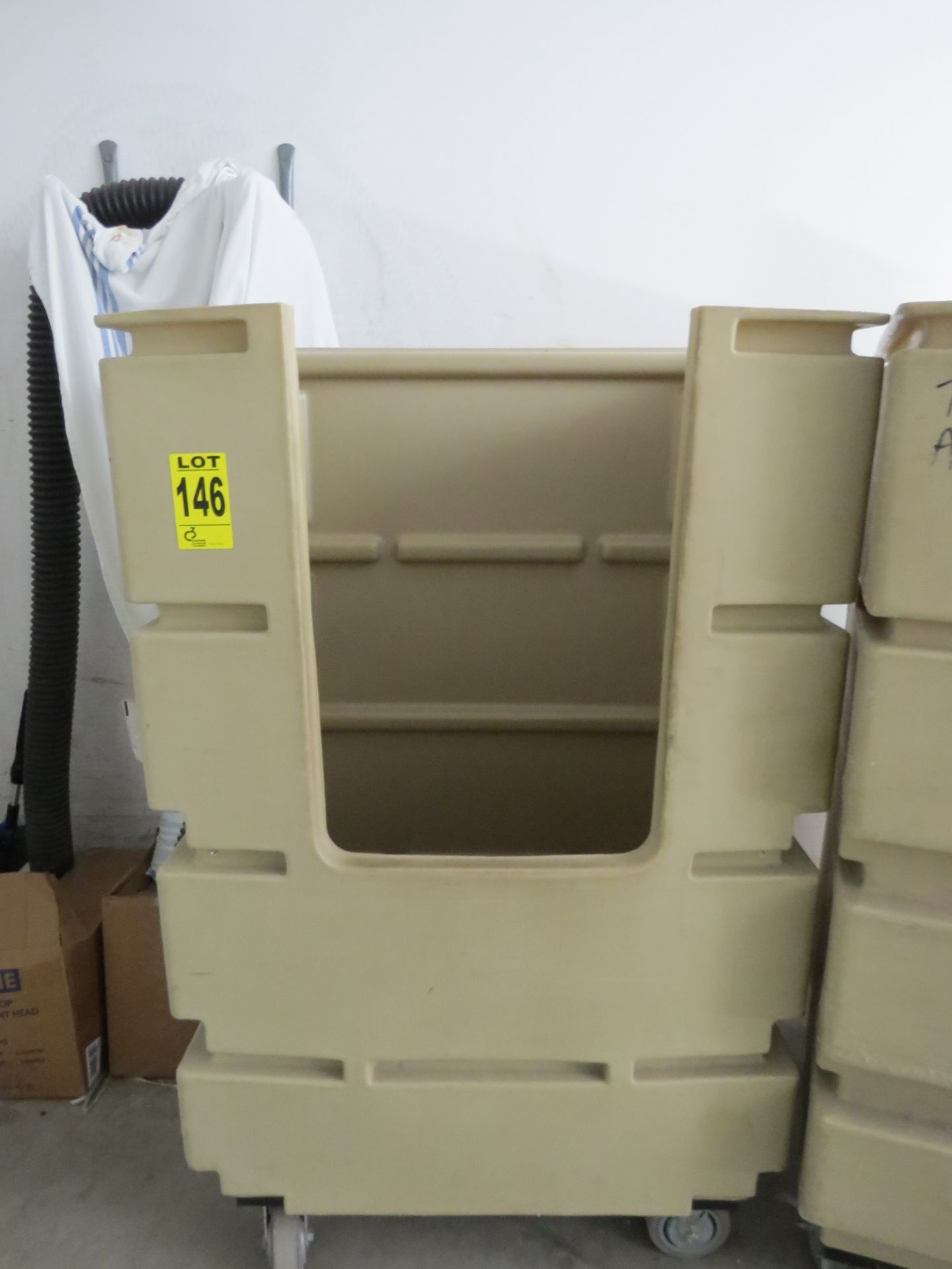 Large beige bin w/wheels