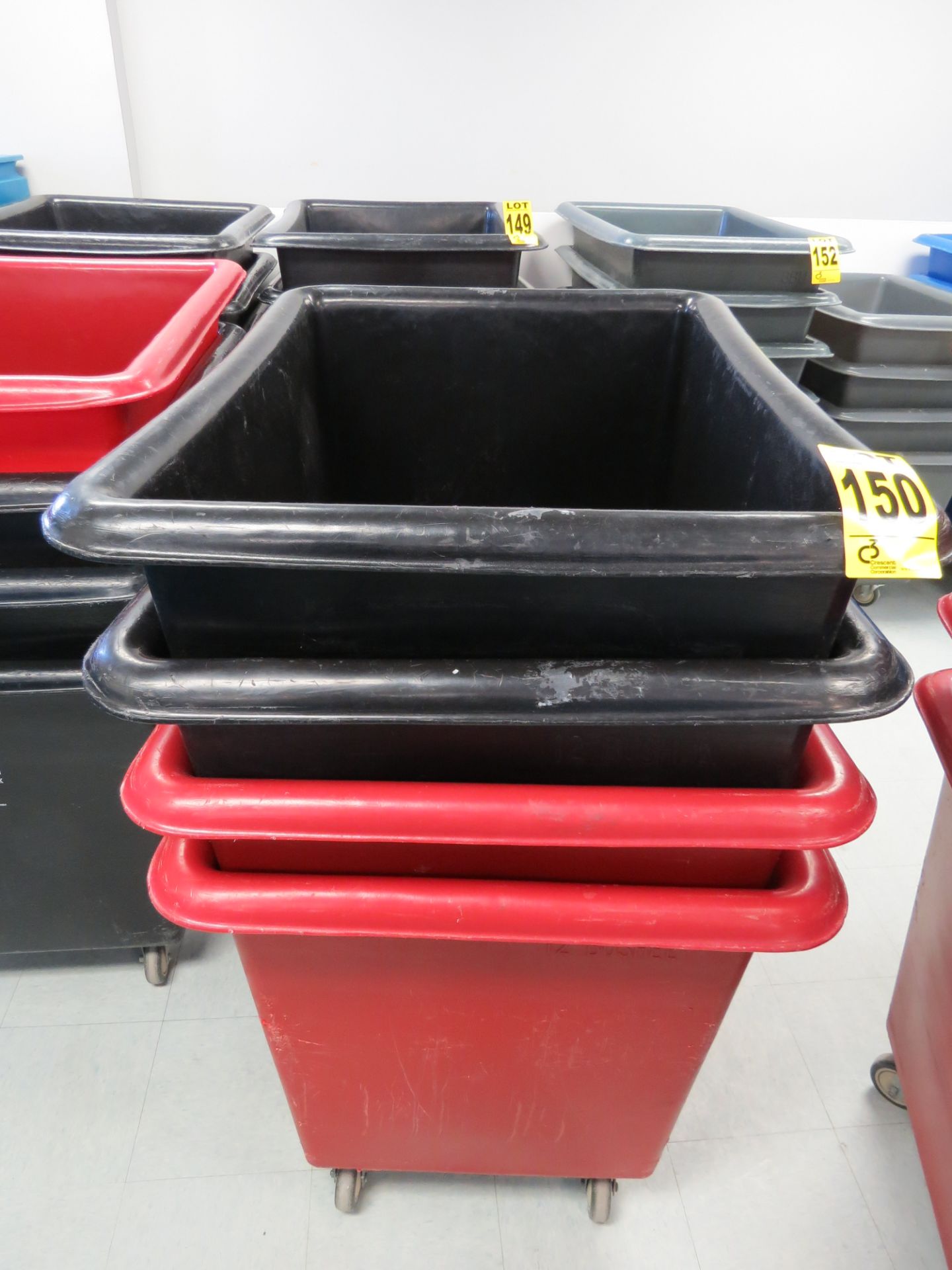 Medium bins w/wheels