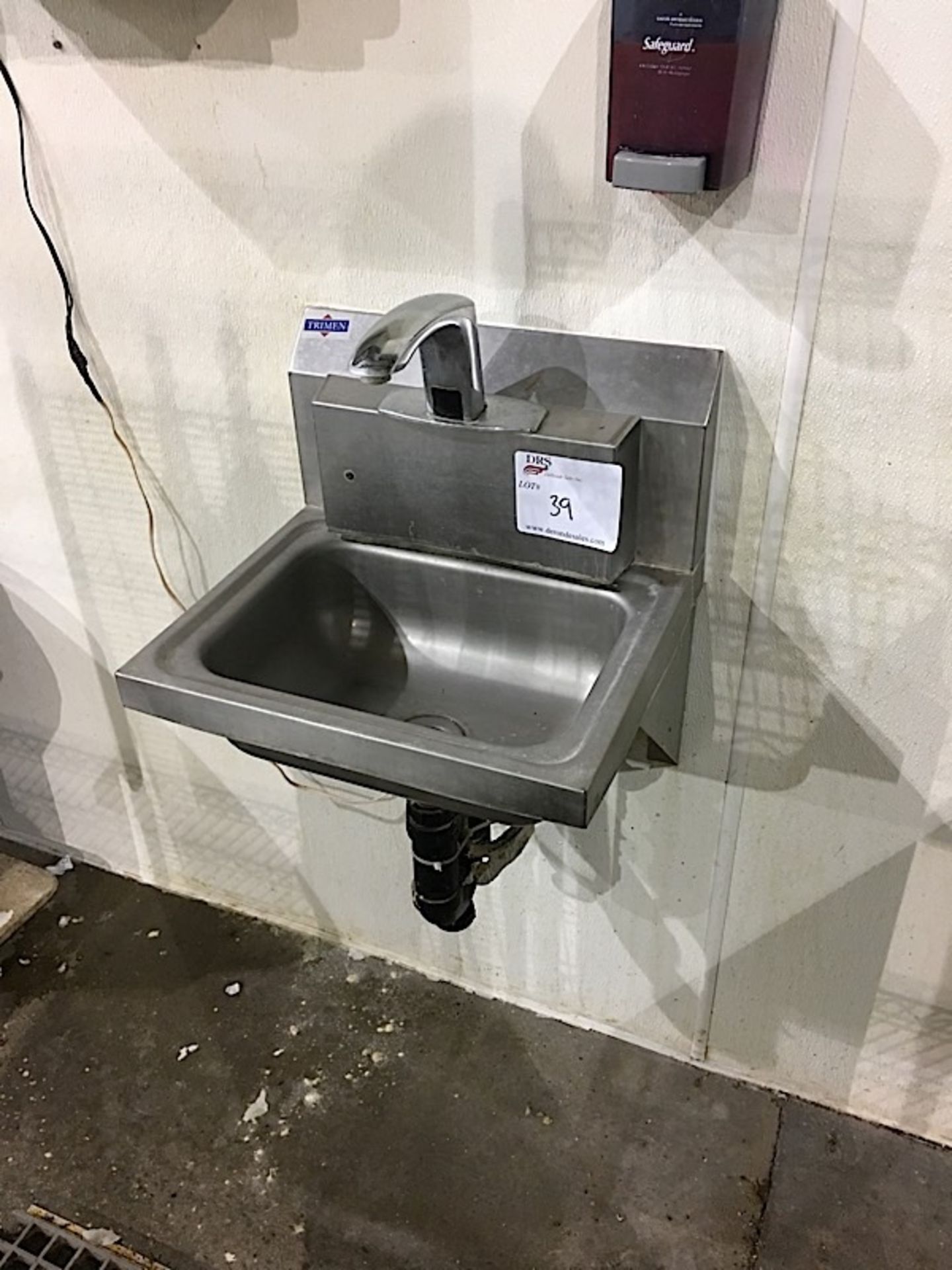 WALL MOUNT S/S SINK WITH AUTO FAUCET