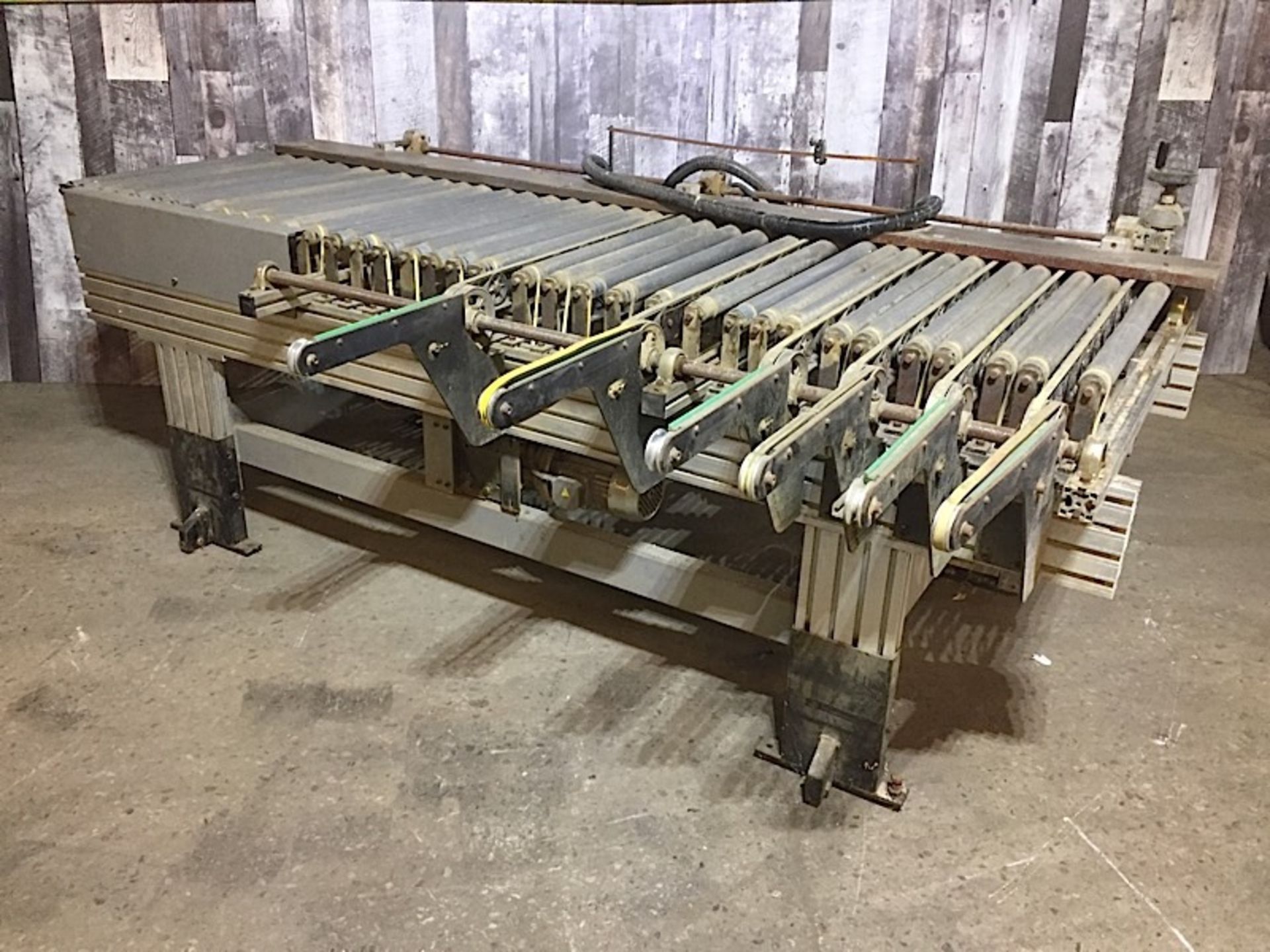 POWERED ROLLER CONVEYOR