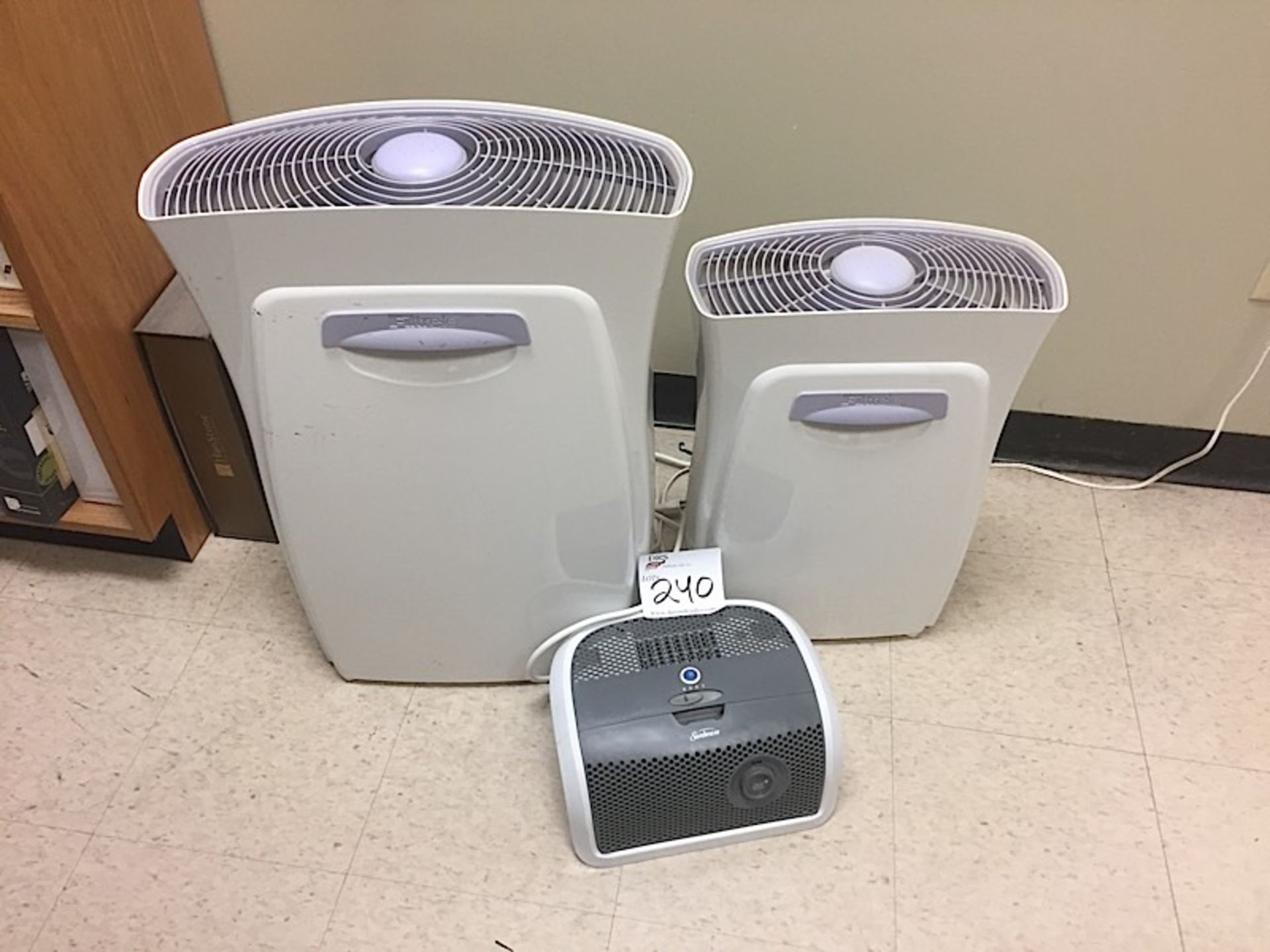LOT OF HUMIDIFIERS
