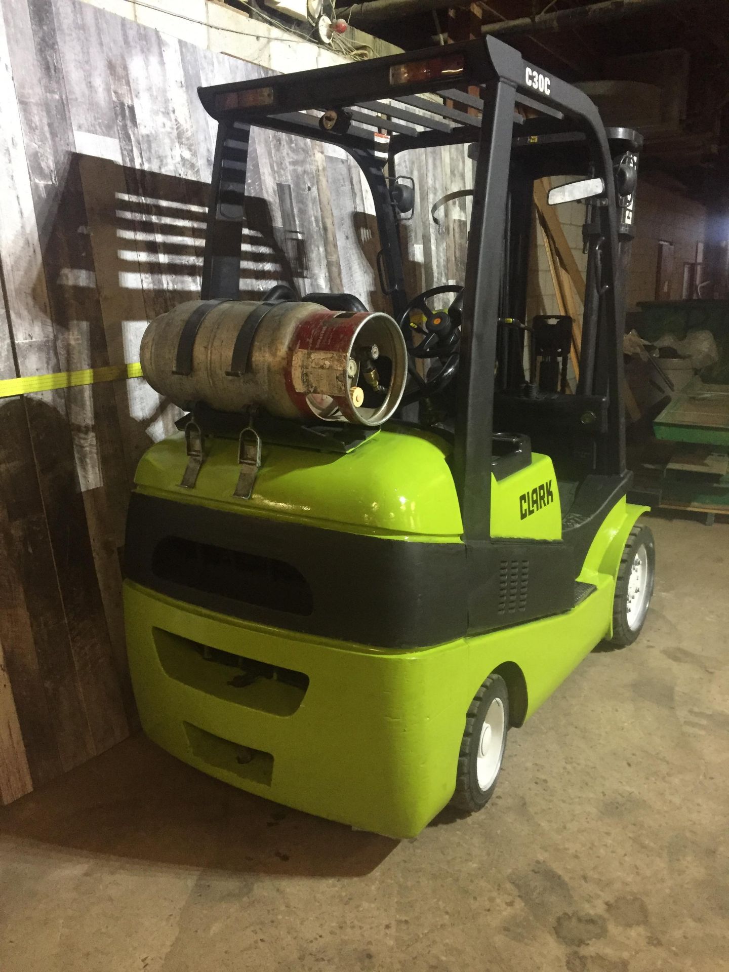 CLARK (MODEL #C30CL) 6000LBS LP 2 STAGE FORKLIFT - SERIAL #C232L-0189-9582KF - Image 3 of 6