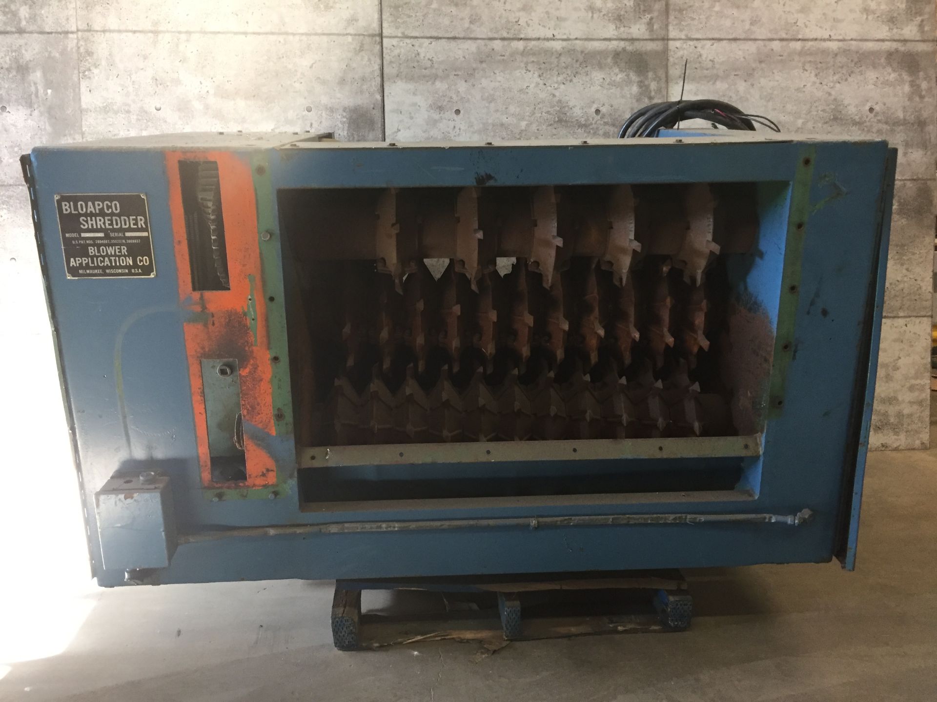 BLOAPCO (MODEL #3C-2548-B) SHREDDER WITH 1" CORES AND CARDBOARD - SERIAL #73584