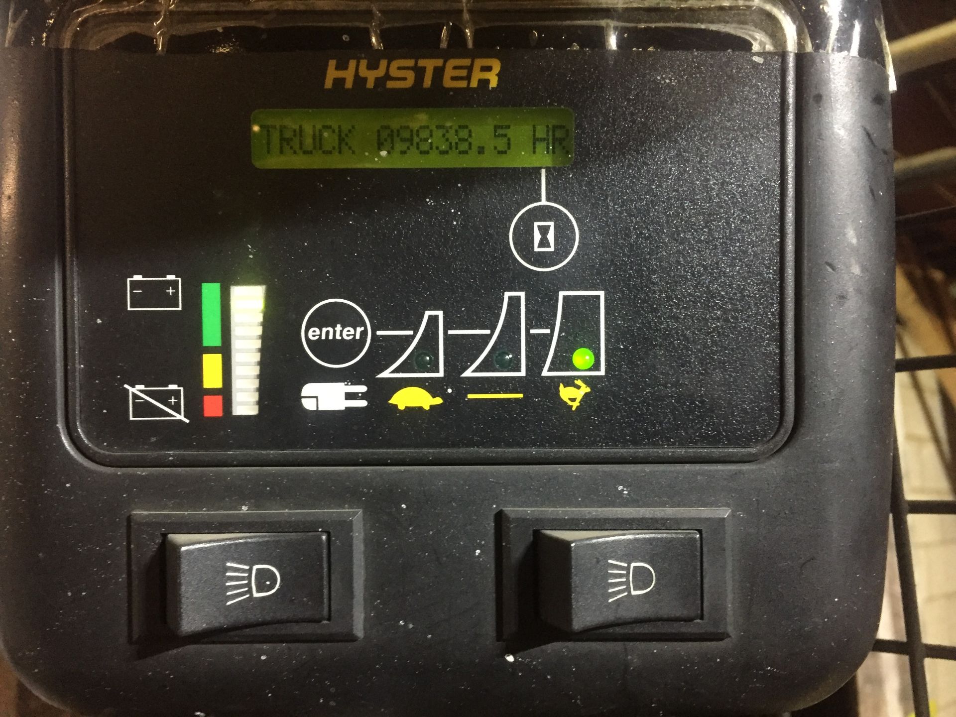 HYSTER (MODEL #N30XMR3) 3,000LBS ELECTRIC WITH EXIDE BATTERY FORKLIFT - SERIAL #C470N01981Z - Image 6 of 8