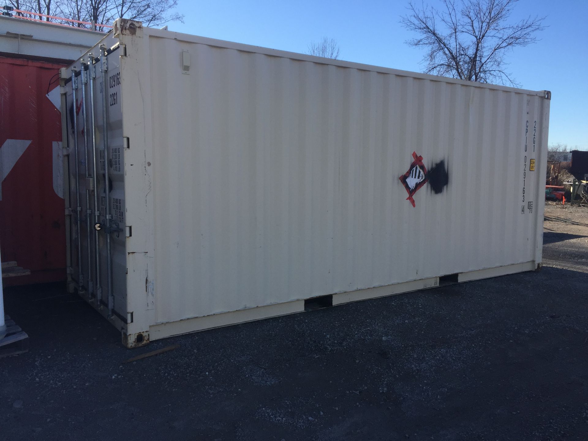 WHITE 20ft SEA CONTAINER - FREE LOADING WITH FORKLIFT