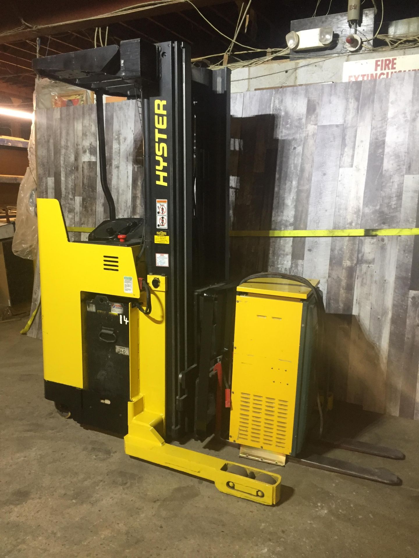 HYSTER (MODEL #N30XMR3) 3,000LBS ELECTRIC WITH EXIDE BATTERY FORKLIFT - SERIAL #C470N01981Z