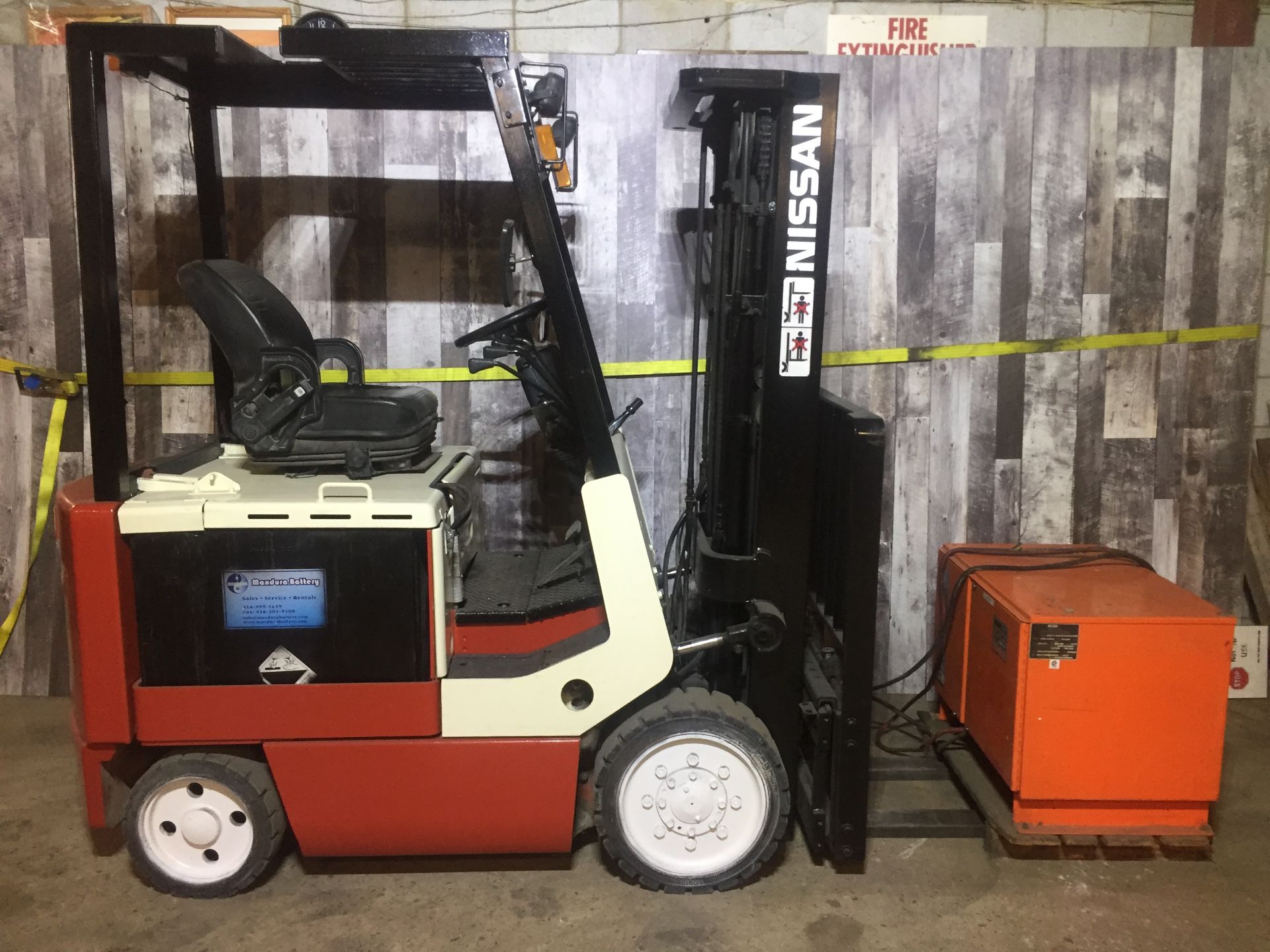 NISSAN (MODEL #CWPO2L25S) 4,000LBS ELECTRIC 4 STAGE FORKLIFT - SERIAL #LPI958001 INCLUDING