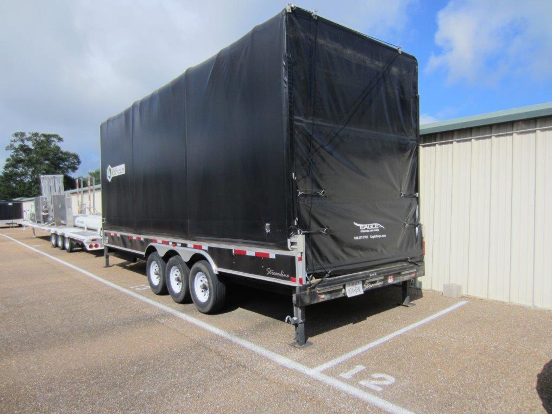 2012 STREAMLINE TRI AXLE GOOSENECK ROLL TARP TRAILER, 24FT OPEN FLAT DECK, 3 - 7000LBS AXLES, RATED - Image 3 of 5